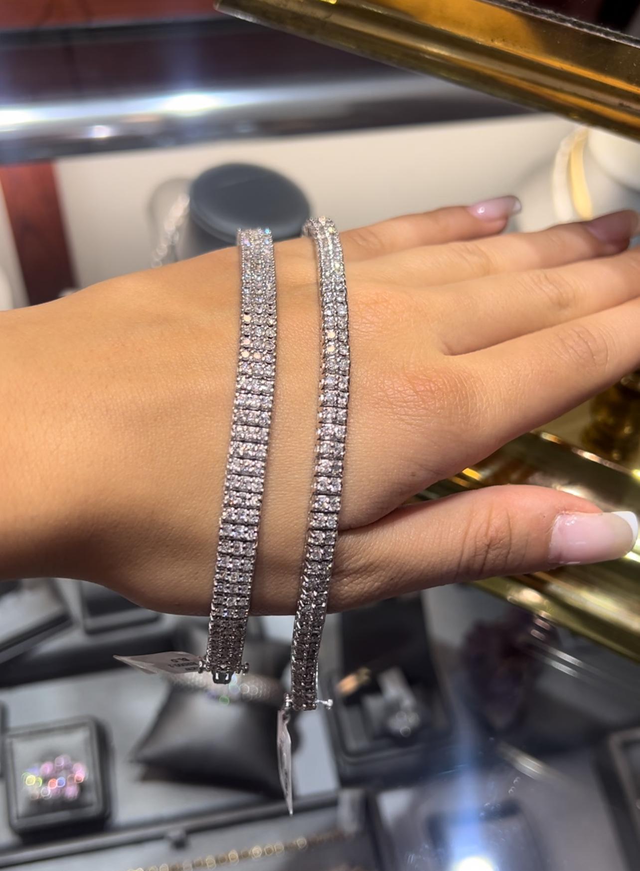 Donna Bracciale Tennis a due file di diamanti in oro bianco 14k 5,0ct, New York Crafted in vendita