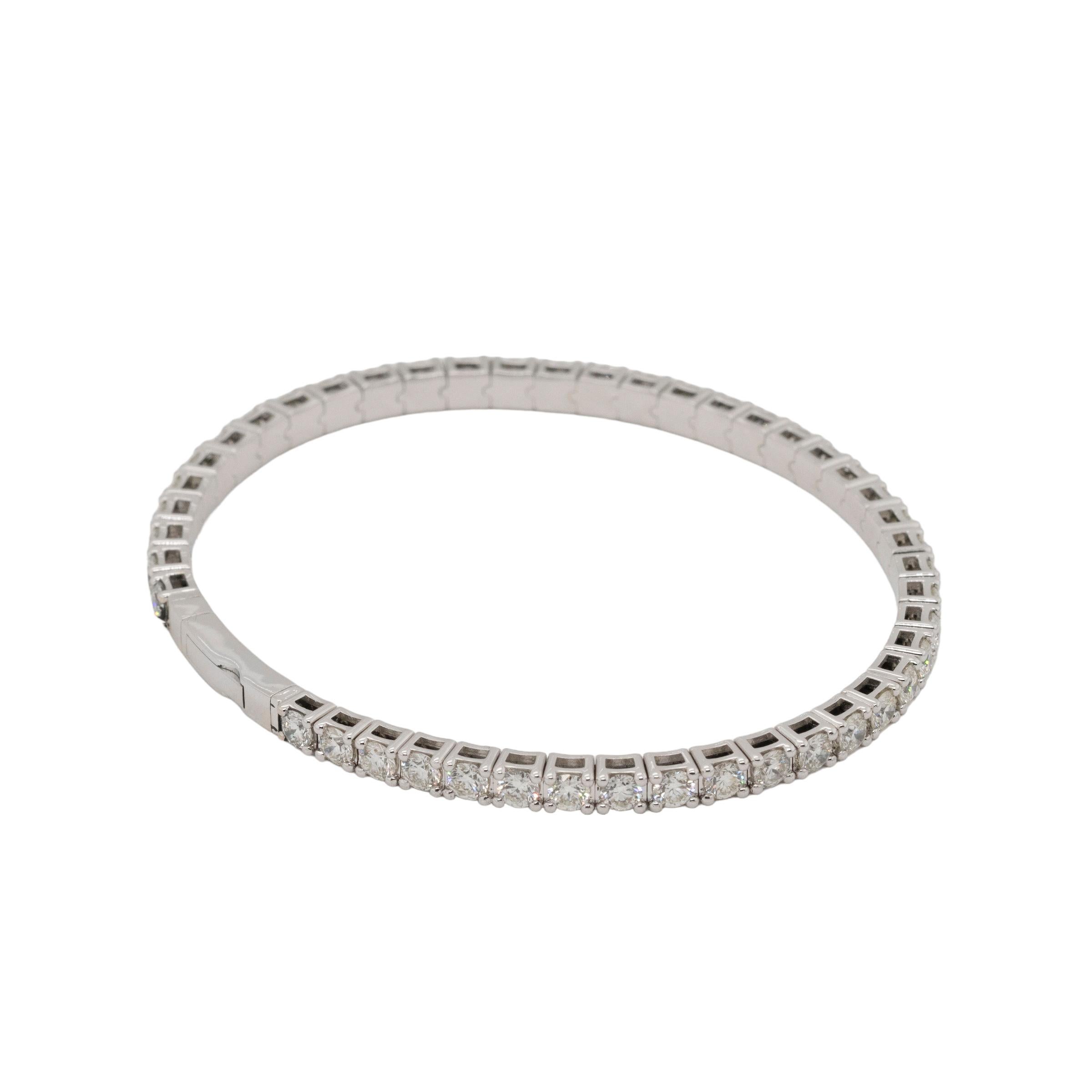 Material: oro Blanco 14k
Detalles de los diamantes: 5 quilates de Diamantes redondos. Los diamantes son de color G/H y claridad SI
Medidas: 8