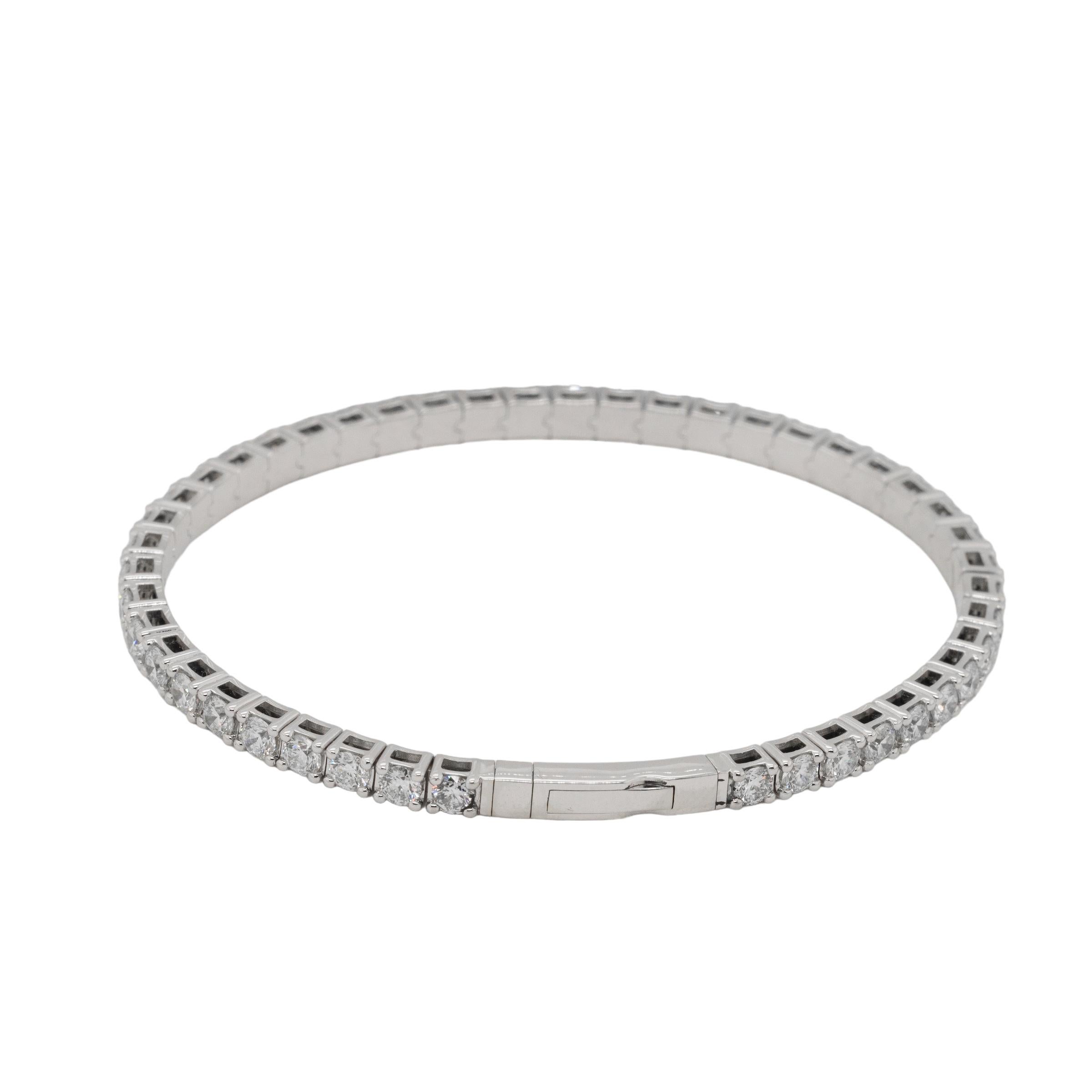 Femenino o masculino Brazalete de oro blanco de 14 quilates con diamantes naturales de 5,0 ctw estilo tenis elástico en venta