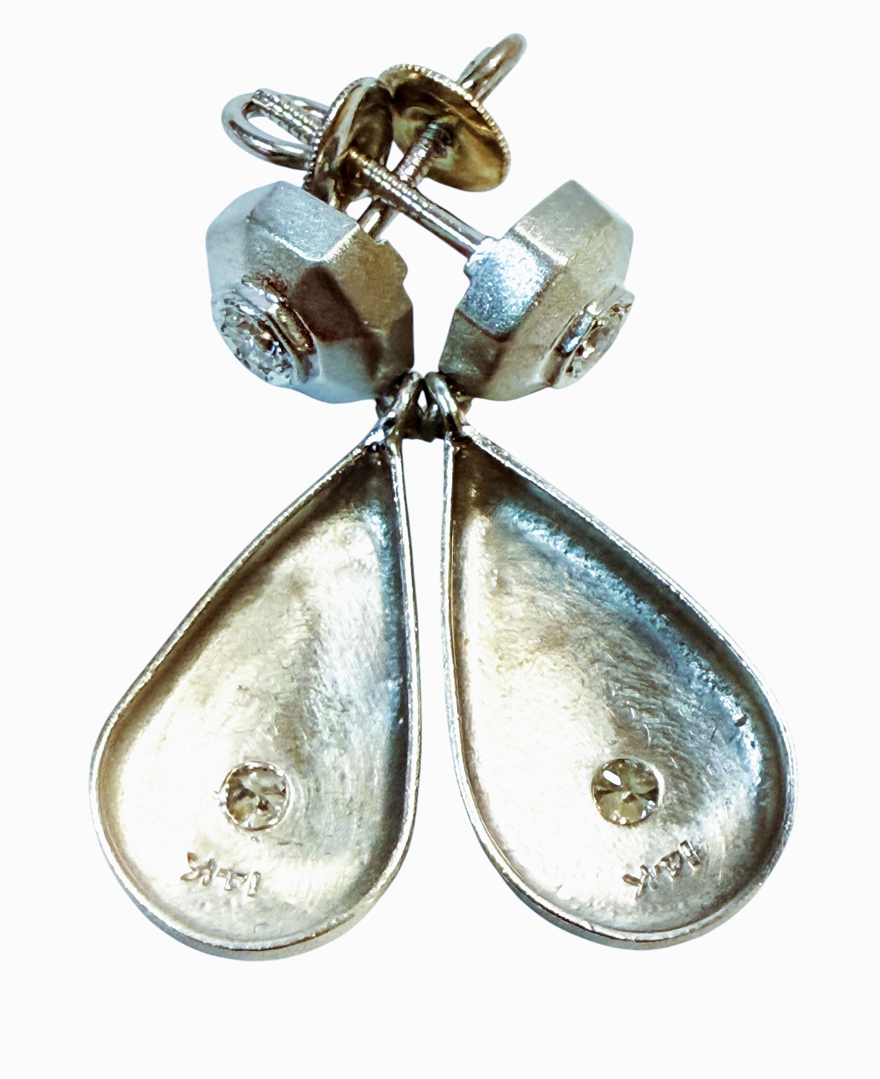 Boucles d'oreilles pendantes en or blanc 14K avec diamants de 0,56 carat en forme de poire Pour femmes en vente
