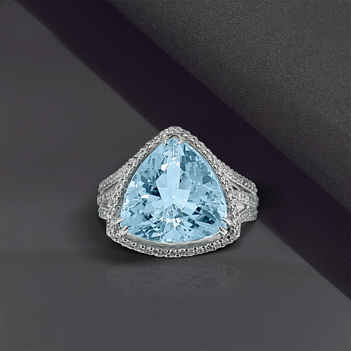 14K White Gold 5.61cts Aquamarine and Diamond Ring, Style# R3657 In New Condition For Sale In New York, NY