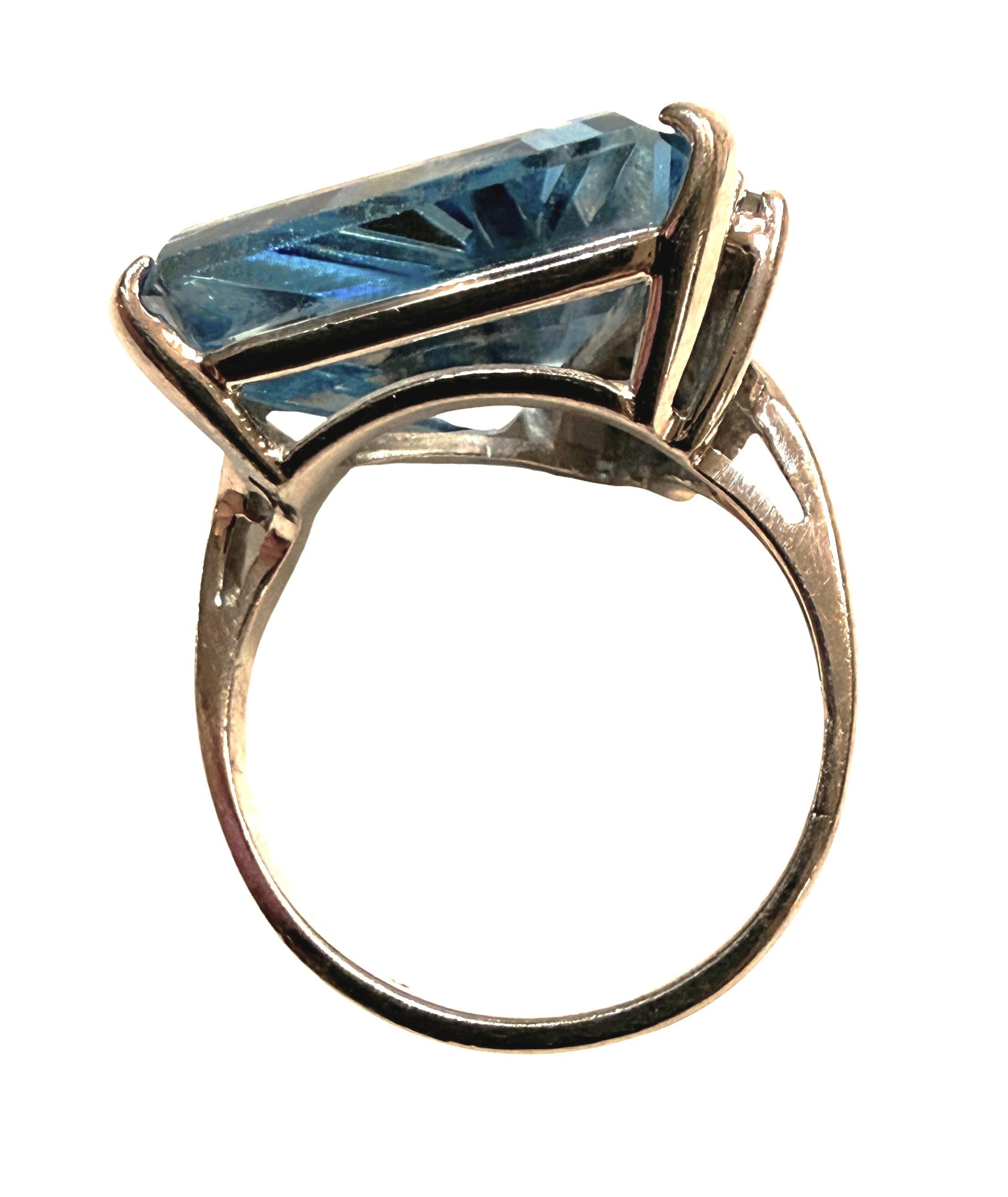 Anillo de oro blanco de 14 quilates con aguamarina trillante de 6 quilates y topacio blanco talla diamante en venta 4