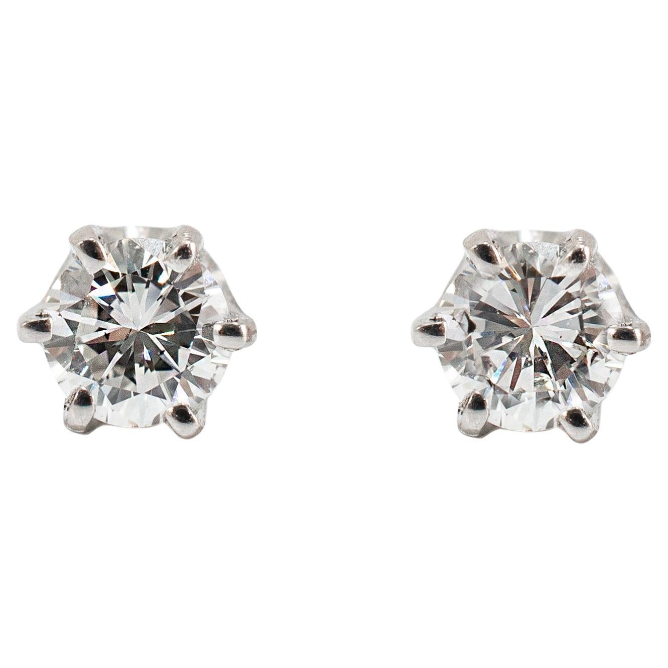 Orecchini in oro bianco 14K a 6 punte con chiusura a vite con diamante rotondo da 0,55 carati