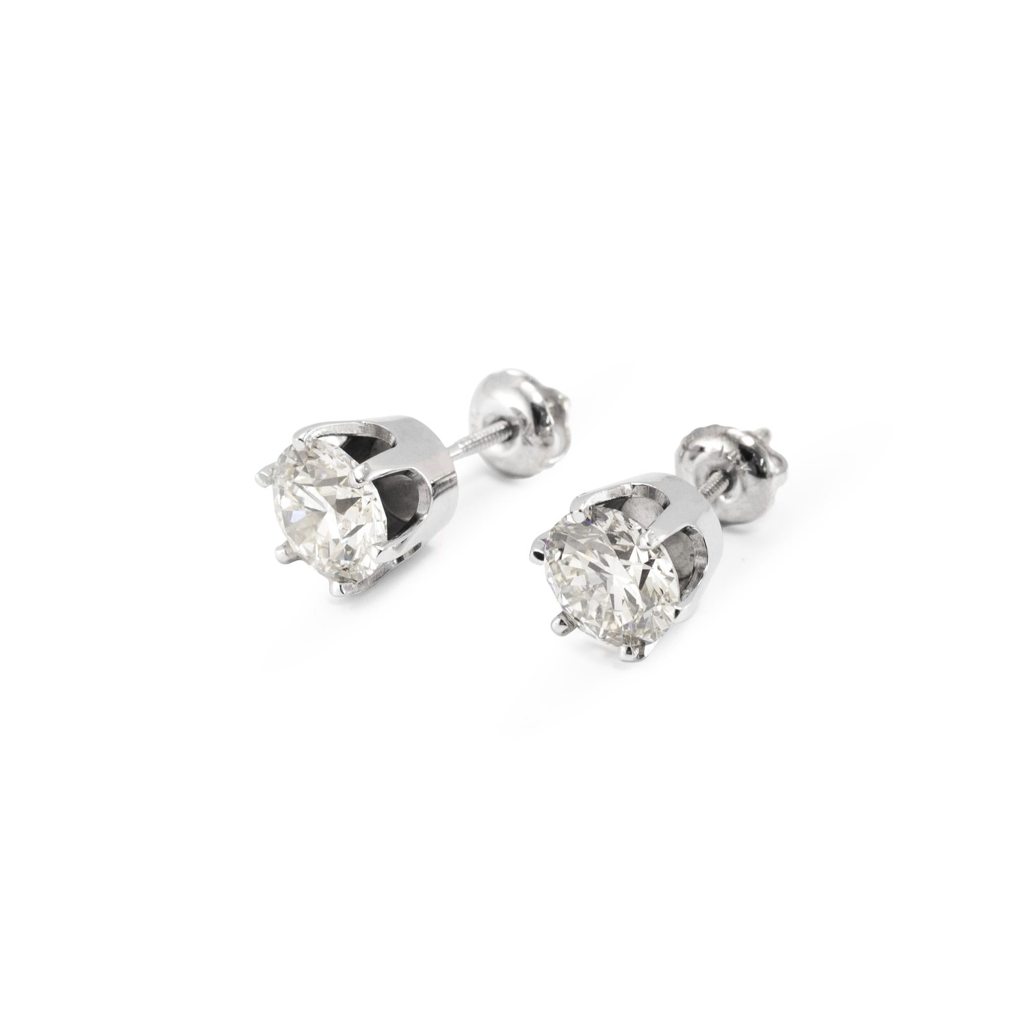 Tipo di metallo: oro bianco 14K

Lunghezza: 0.25 pollici

Diametro: 7,00 mm

Peso: 2.60 grammi

Un paio di orecchini a perno in oro bianco rodiato 14K con fondello a vite e incisione 
