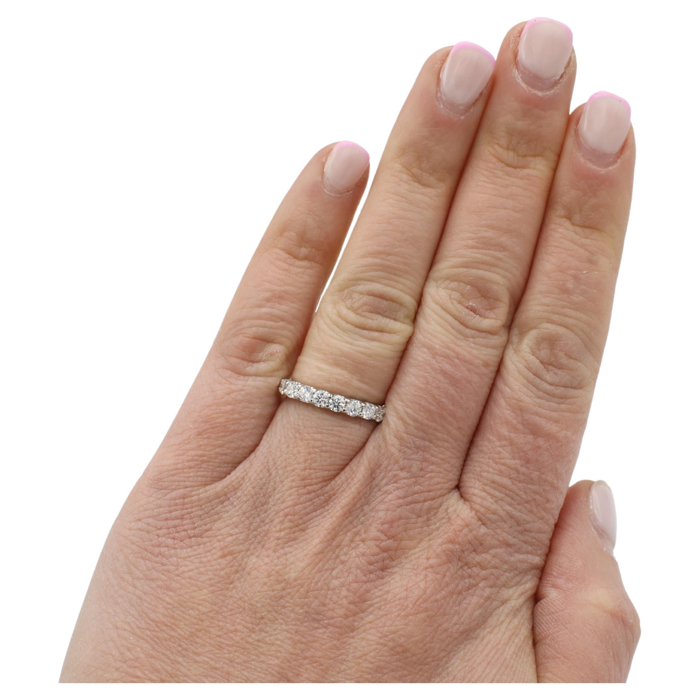 14K Weißgold .60 Karat 8 Stein natürlichen runden Diamant Hälfte Hochzeit Band Ring im Zustand „Hervorragend“ im Angebot in  Baltimore, MD