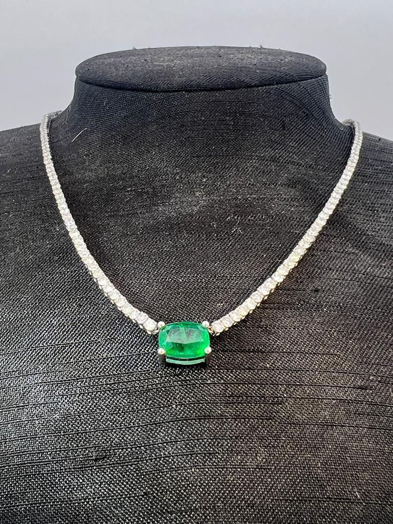 14k white gold 6.3crt diamond tennis choker necklace with 2.26crt vivid emerald In New Condition For Sale In kowloon, Kowloon