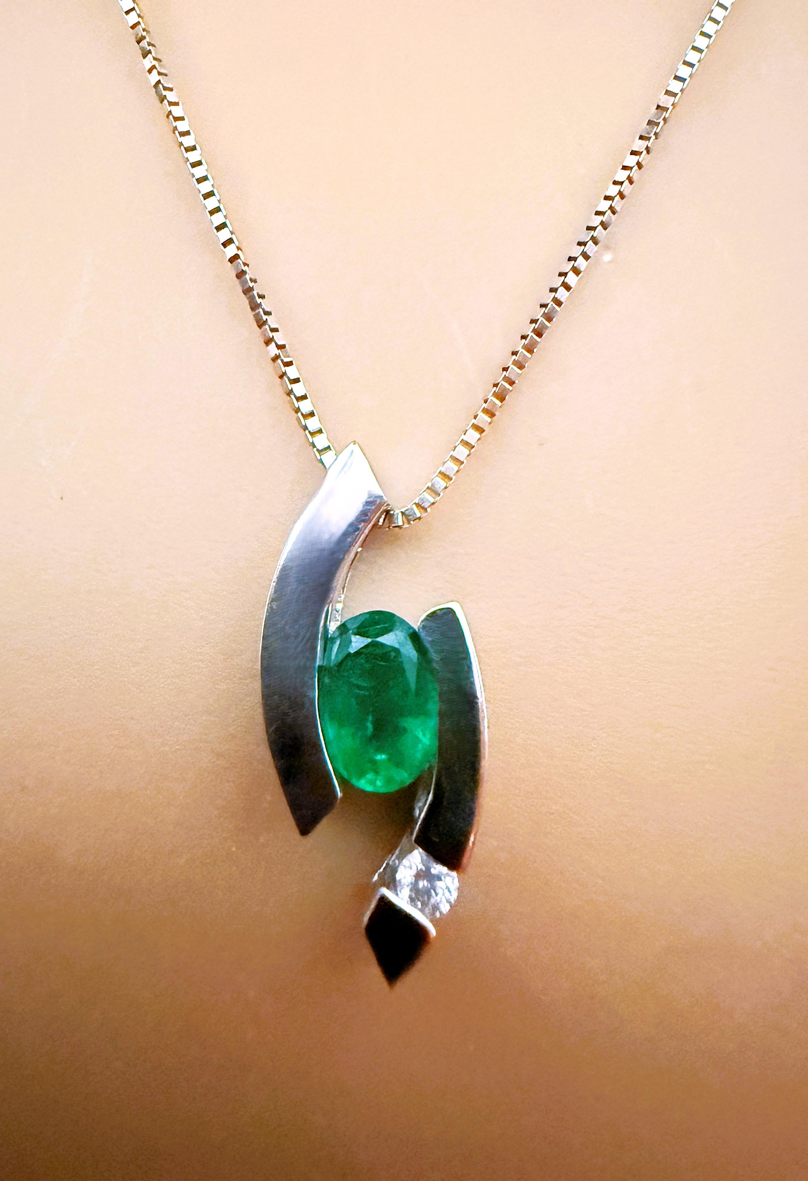 Art Deco 14k White Gold 6.5 Carat Emerald Brilliant Cut Diamond Slider Pendant Necklace For Sale