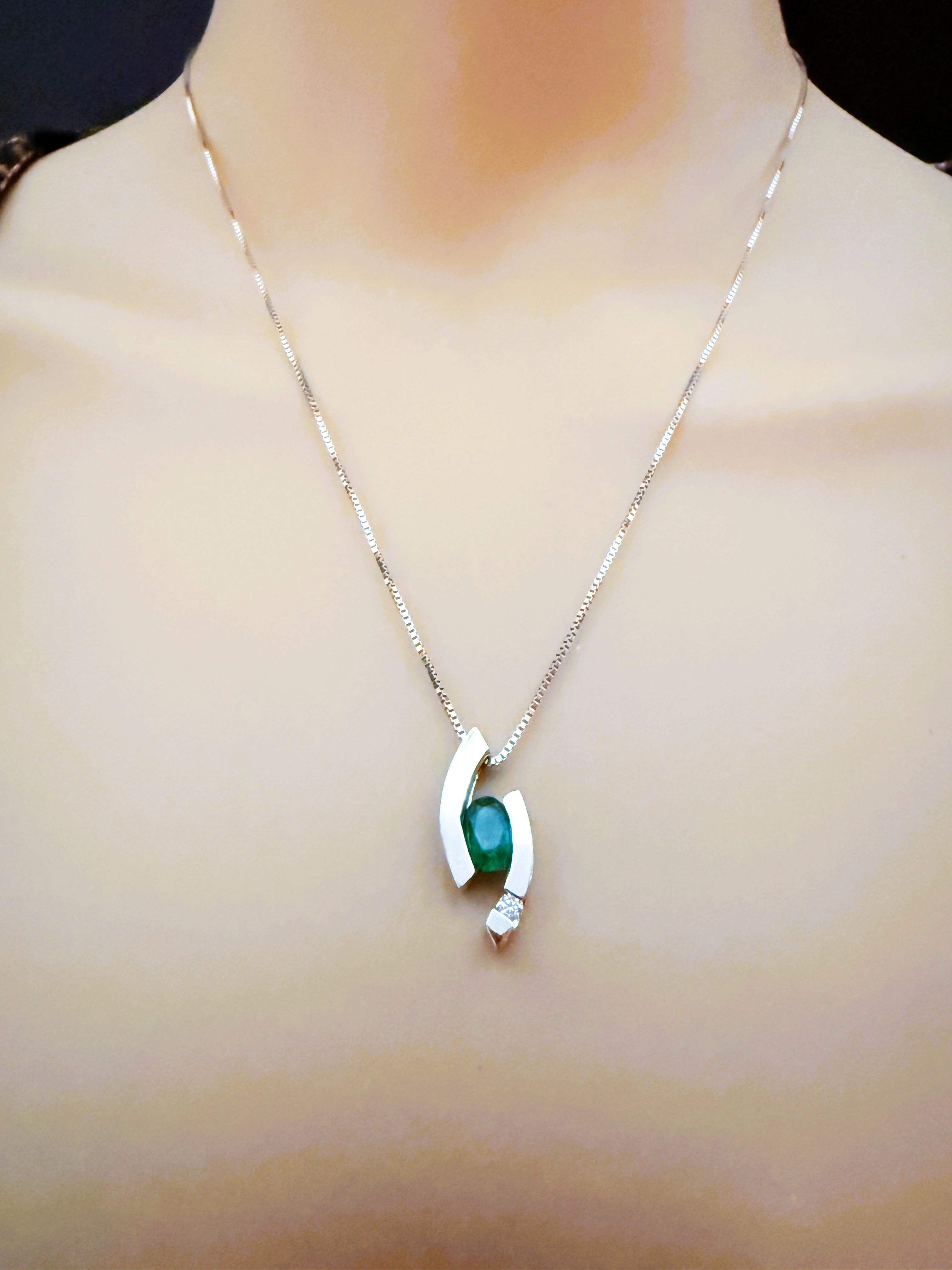 14k White Gold 6.5 Carat Emerald Brilliant Cut Diamond Slider Pendant Necklace For Sale 1