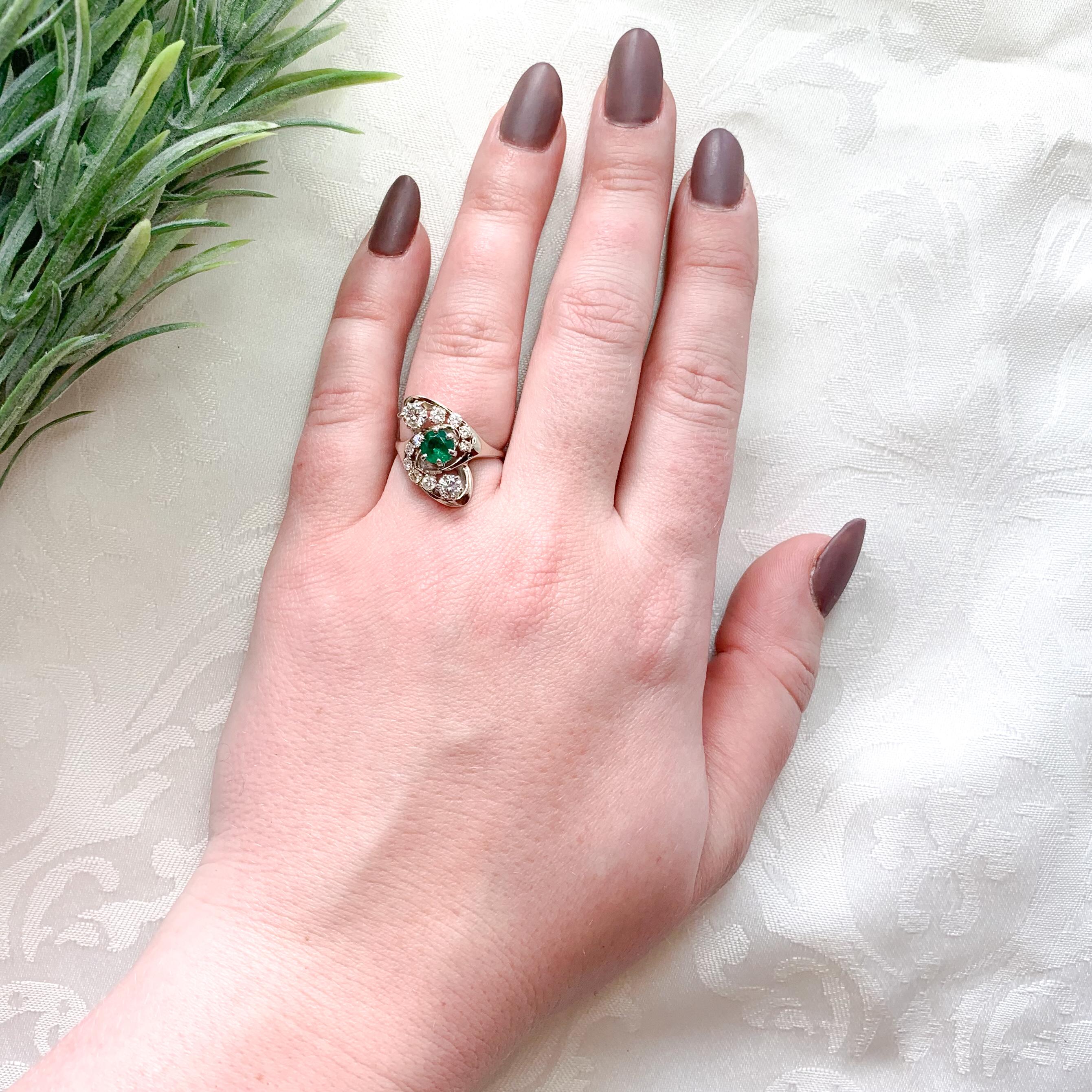 Women's 14K White Gold .65ct Emerald & Diamond Cocktail Ring size 6.75 For Sale