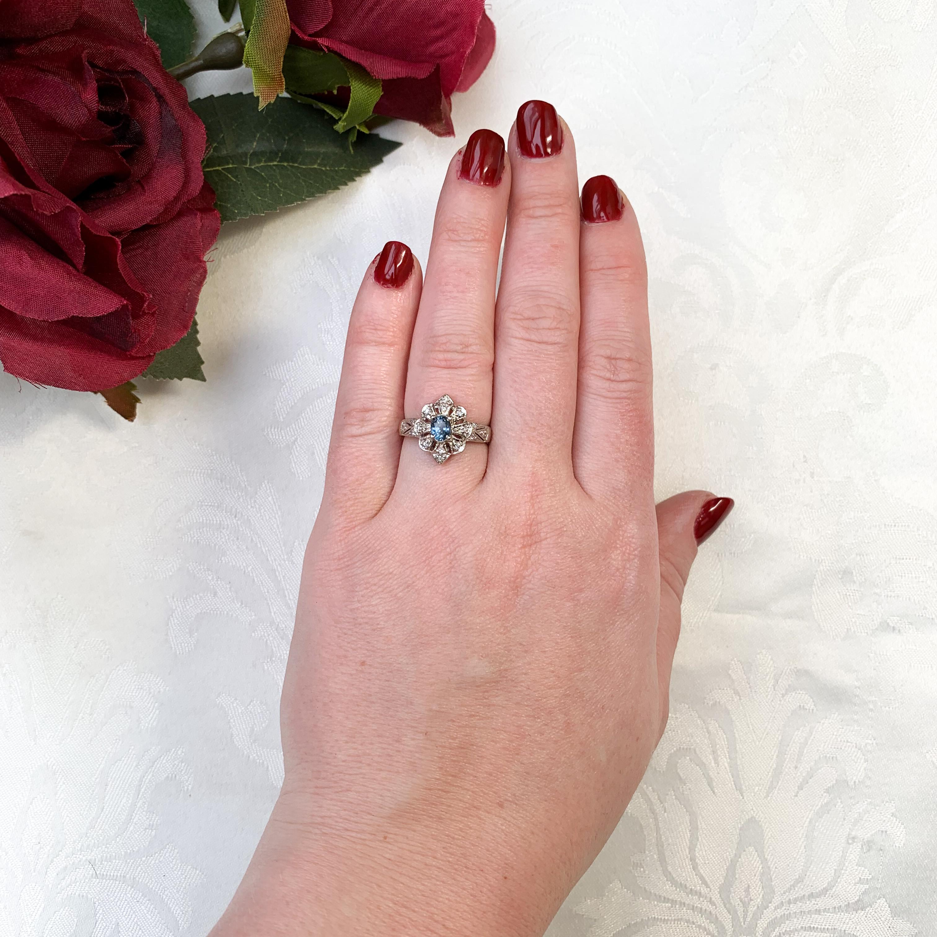 Anillo de oro blanco de 14 quilates .67ct Zafiro Montana Natural sin calentar en venta 2