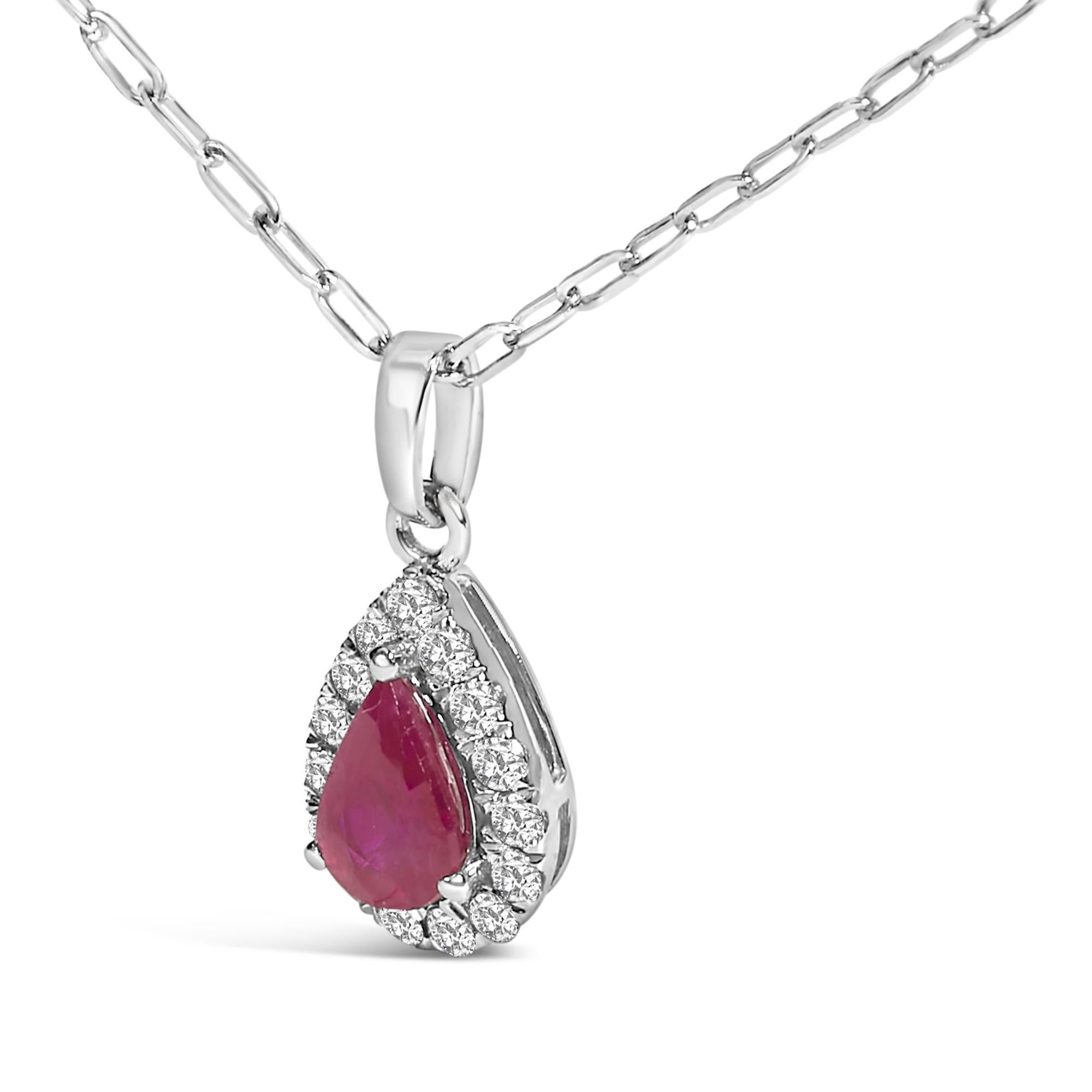 Moderne Collier pendentif halo en or blanc 14K 6x4 poires, rubis rouge et diamants - 18