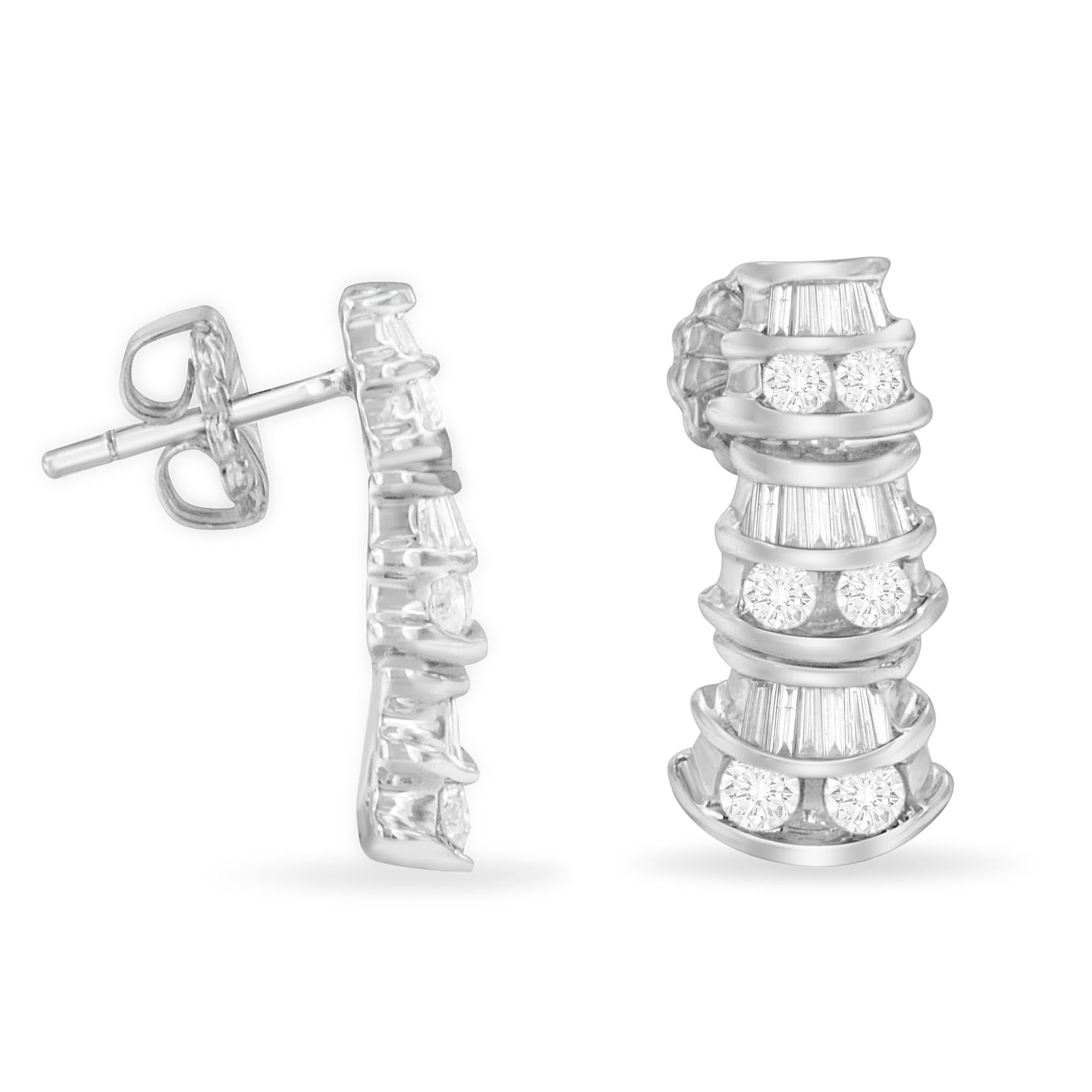 Moderno Orecchini a più file con diamanti pendenti in oro bianco 14K da 7/8 carati in vendita