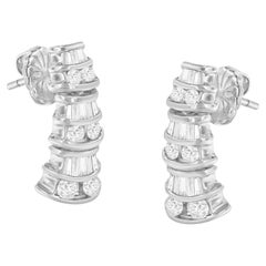 Pendientes de diamantes redondos y talla baguette de 7/8 qt de oro blanco de 14 quilates (H-I, SI2-I1)