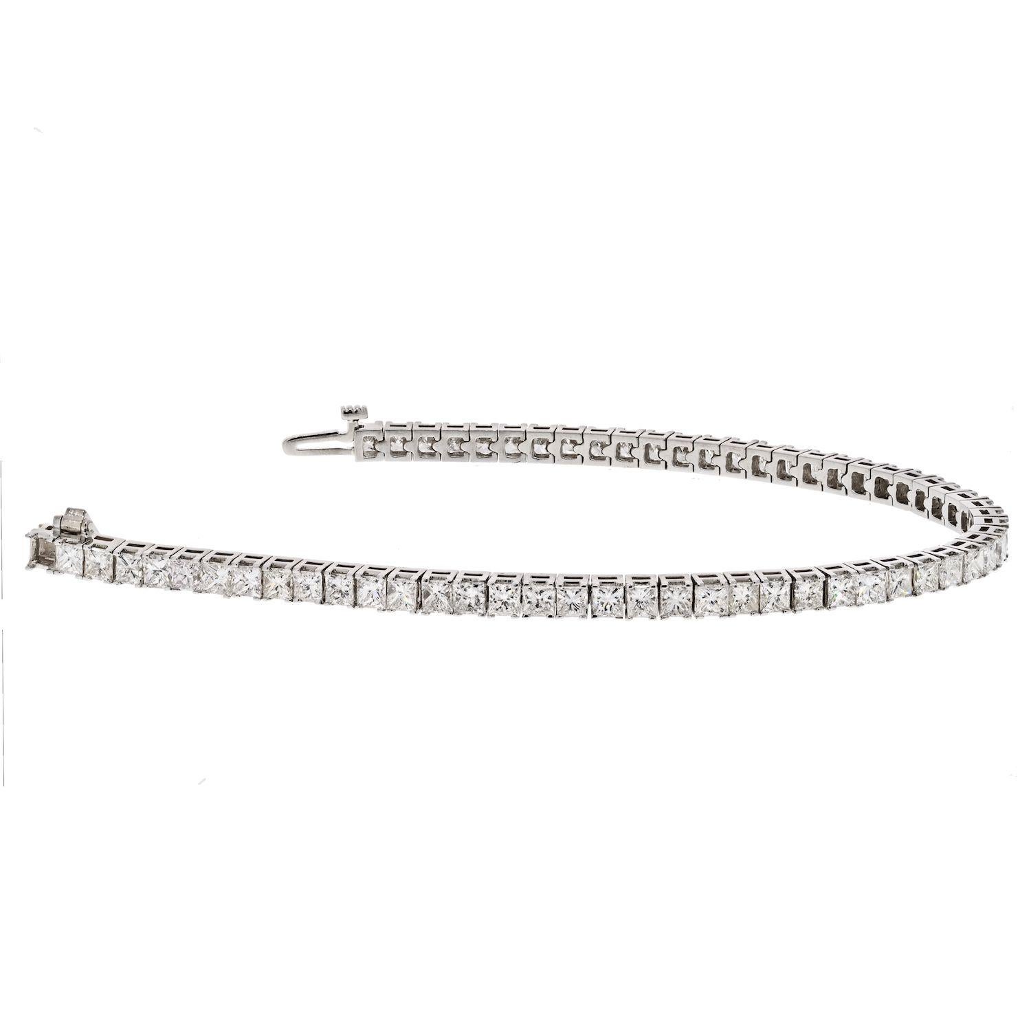 Moderne Bracelet tennis d'une ligne en or blanc 14 carats avec diamants taille princesse de 7 carats en vente
