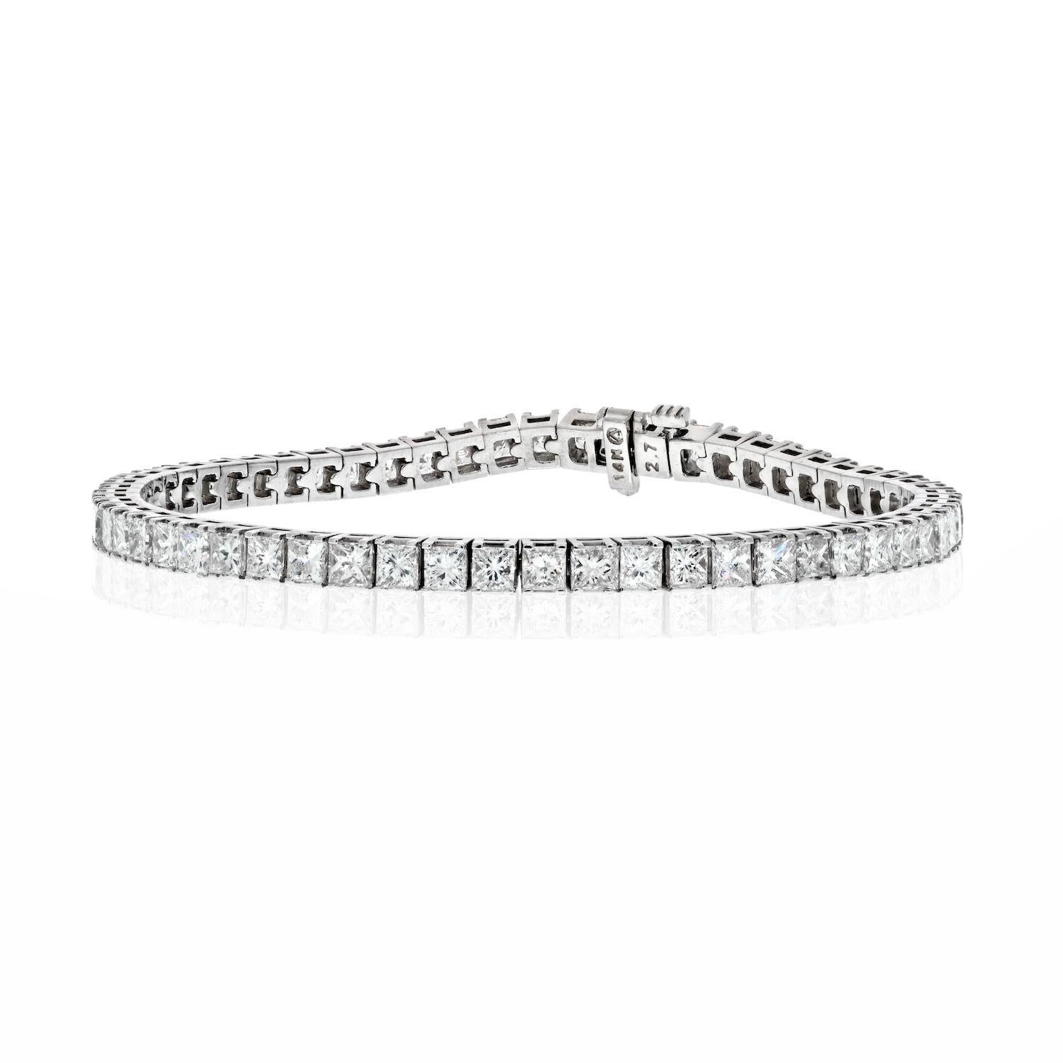 Bracelet tennis d'une ligne en or blanc 14 carats avec diamants taille princesse de 7 carats Excellent état - En vente à New York, NY