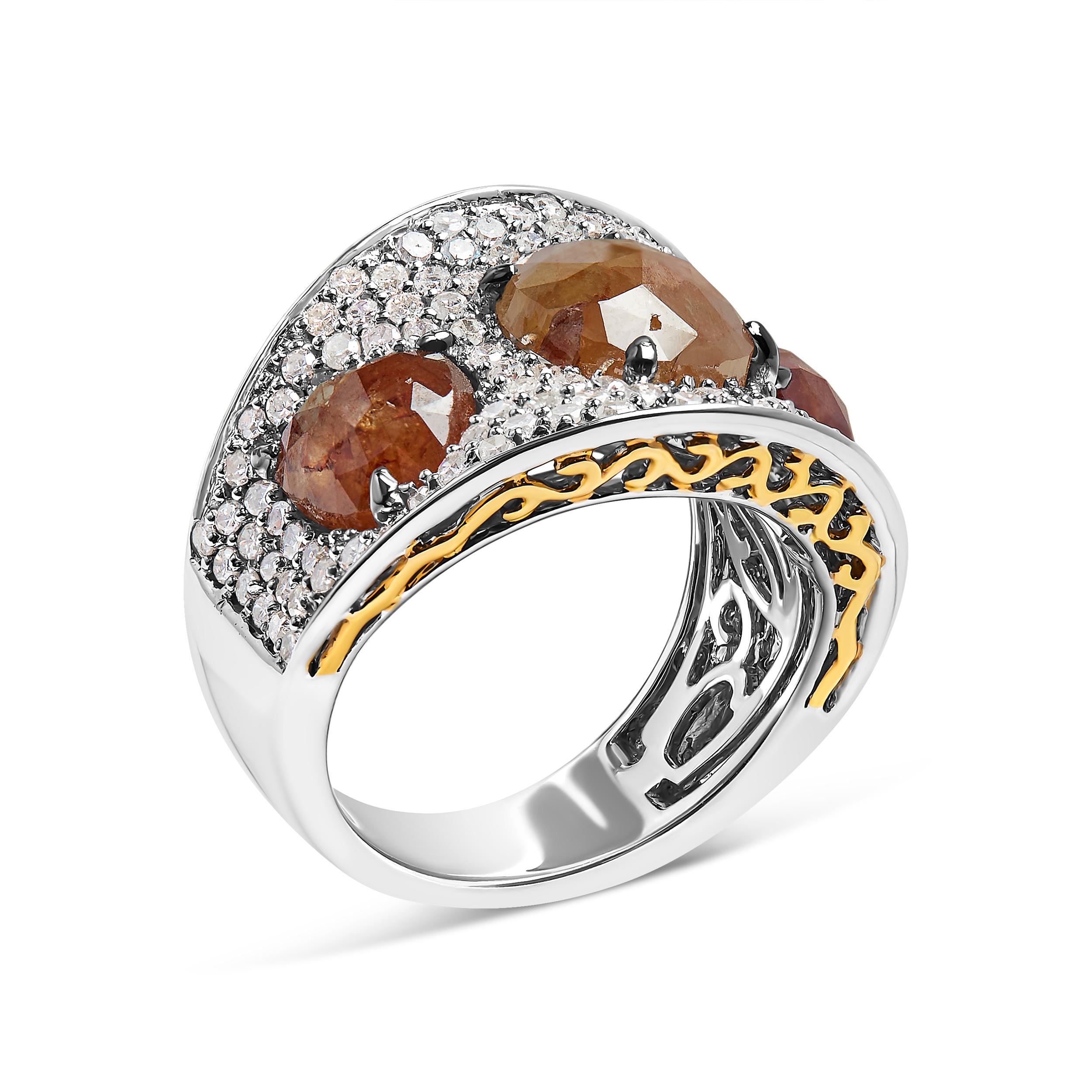 14 Karat Weißgold Ringring mit 7,0 Karat aus Fancy Color Diamanten und 3 Steinen im Pavé-Stil (Moderne) im Angebot