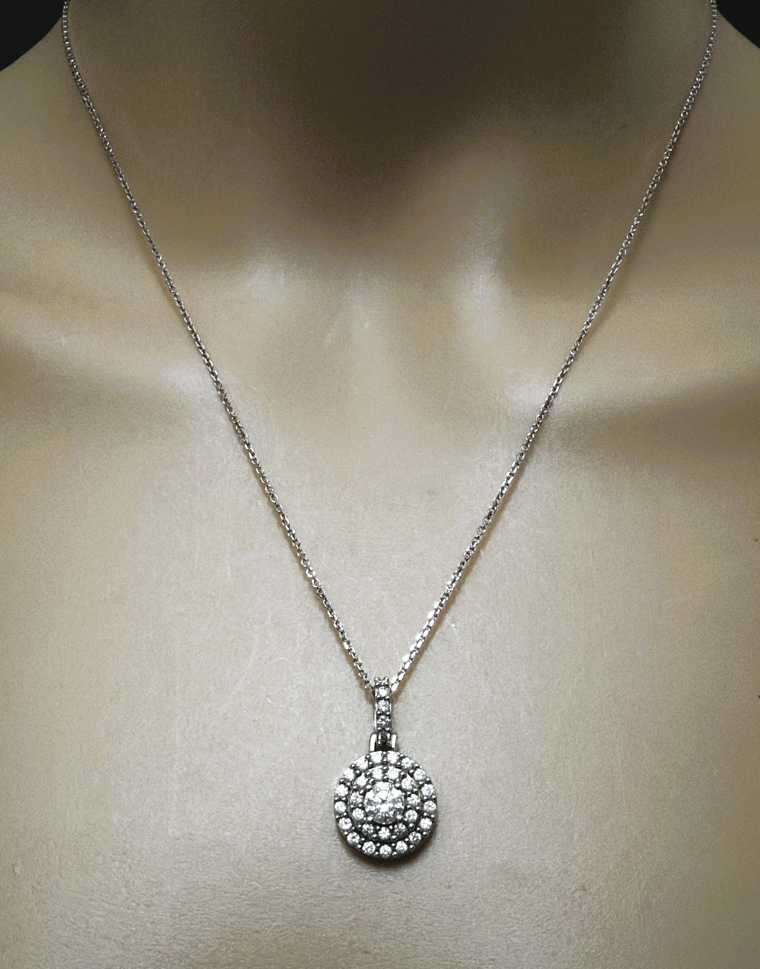 Taille brillant Collier en or blanc 14K avec pendentif halo en diamant de 0,73 carat 18 pouces en vente