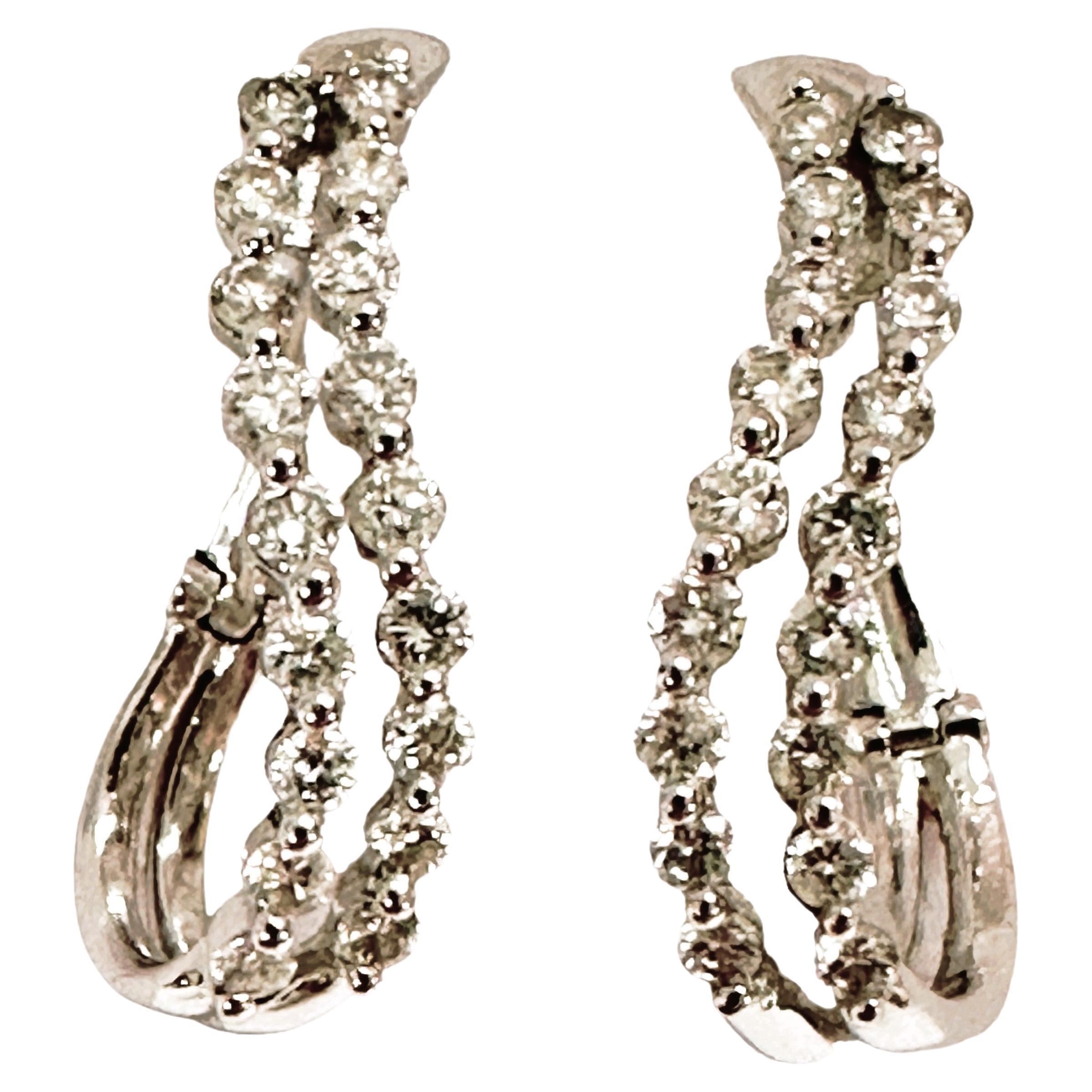 14k Weißgold .75 Karat Diamant-Ohrringe mit geschwungener Fassung und Bewertung