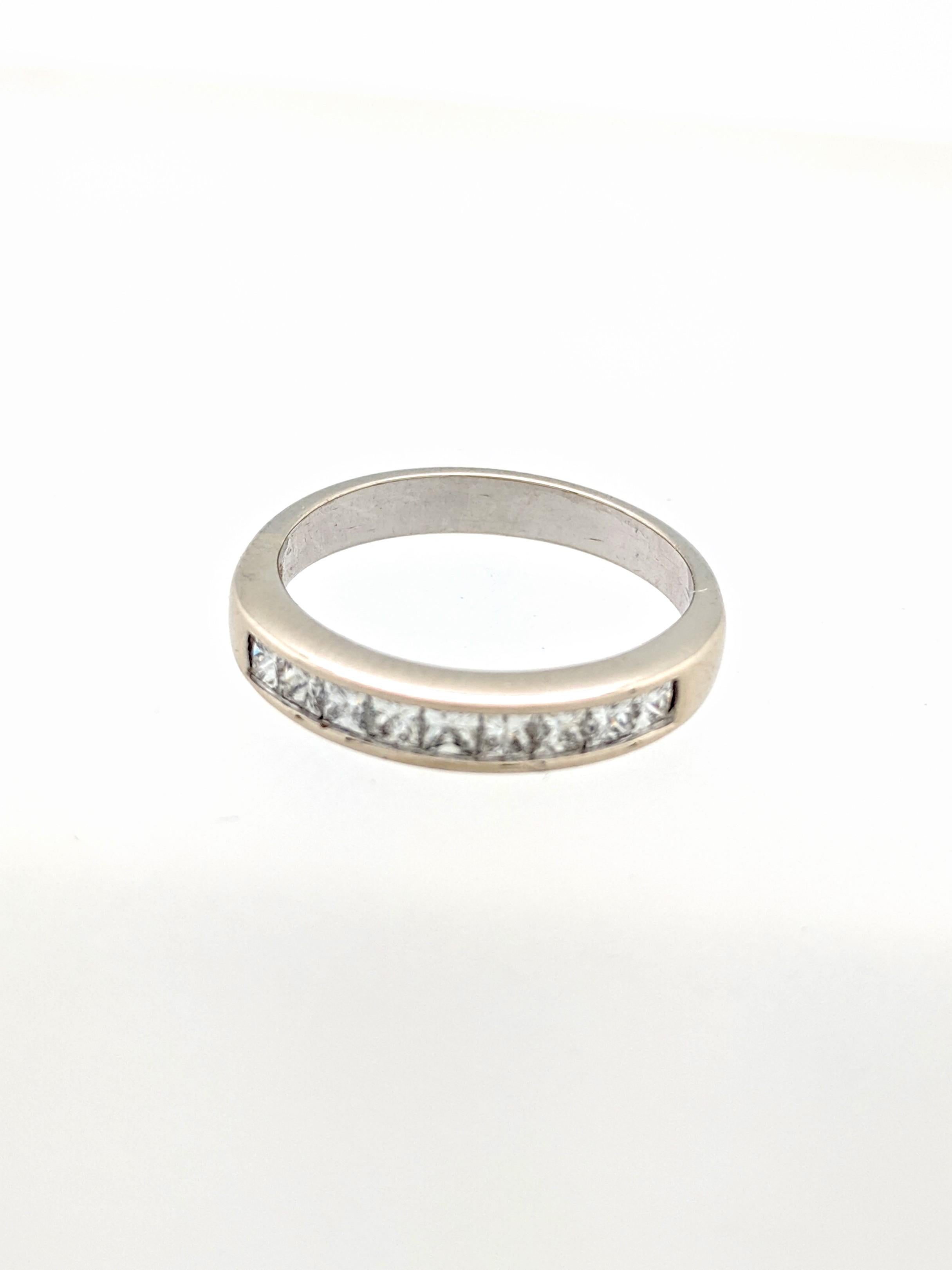 14 Karat White Gold .75 Carat Princess Cut Channel Set Diamond Wedding Band Ring im Angebot 2