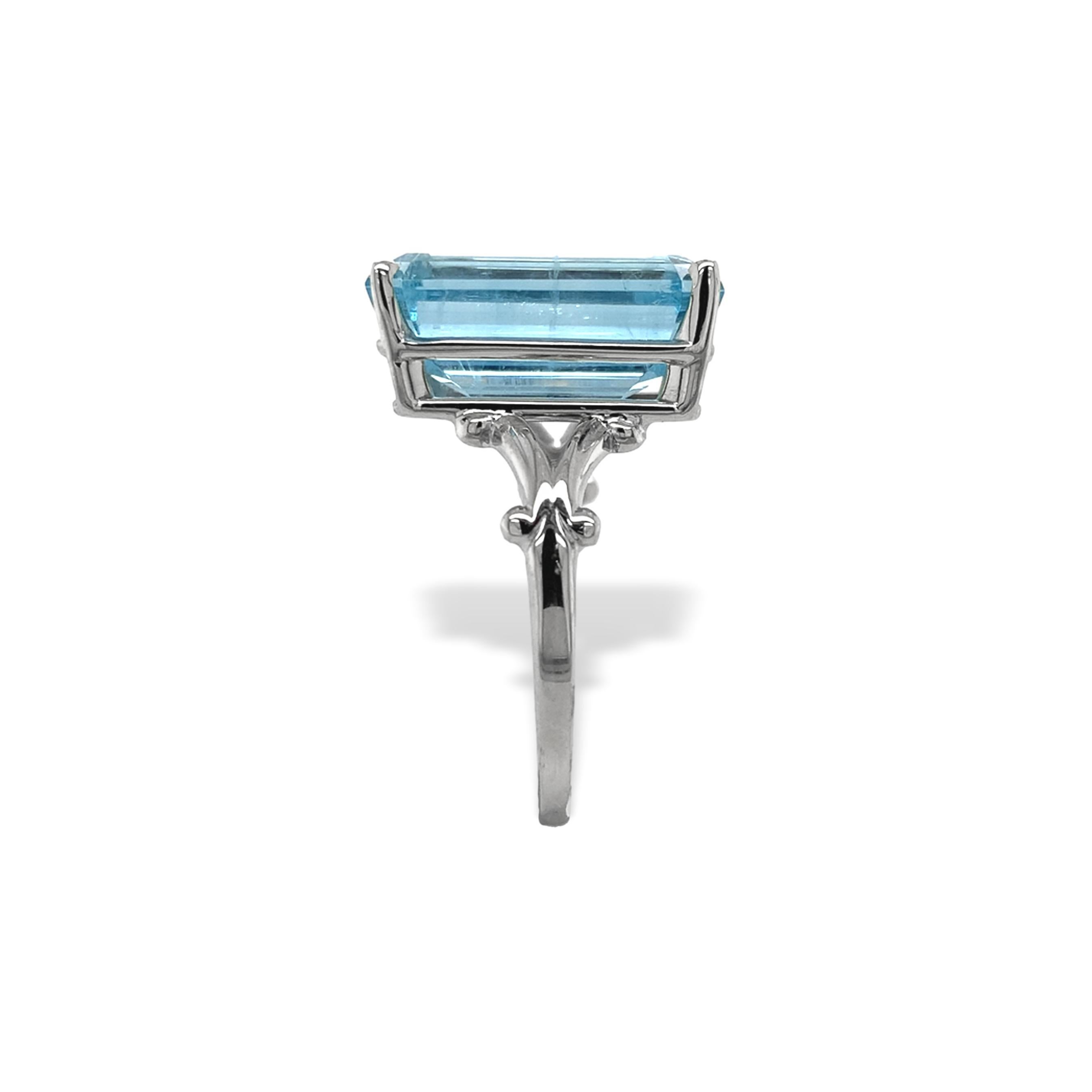 Emerald Cut 14K White Gold 7.92 carat Aquamarine Ring Size 8 For Sale