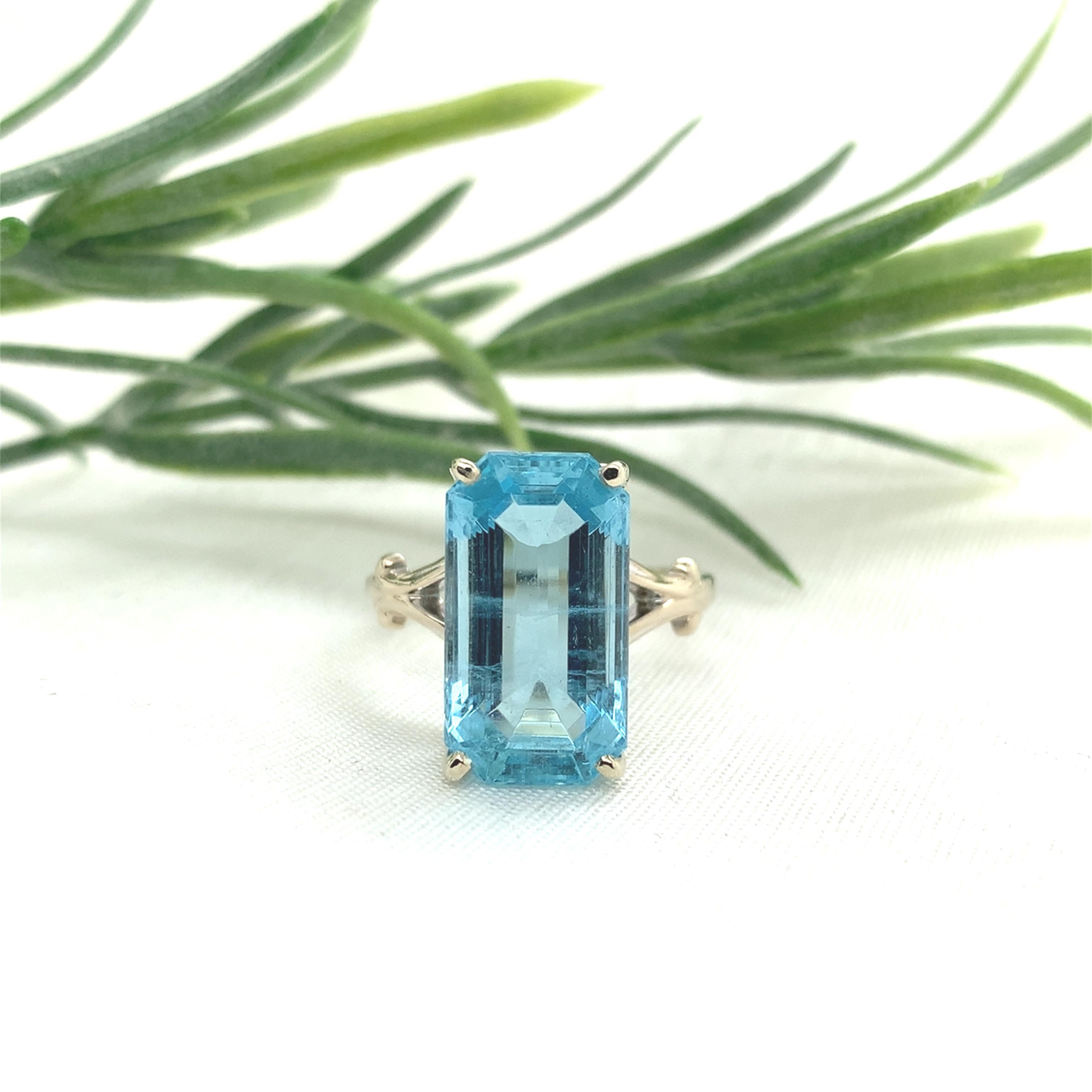 Women's 14K White Gold 7.92 carat Aquamarine Ring Size 8 For Sale