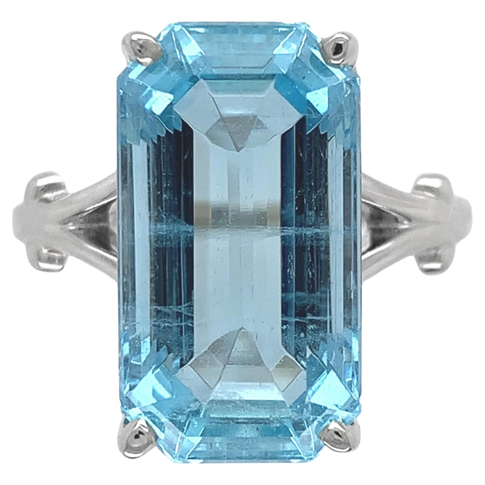 14K White Gold 7.92 carat Aquamarine Ring Size 8 For Sale