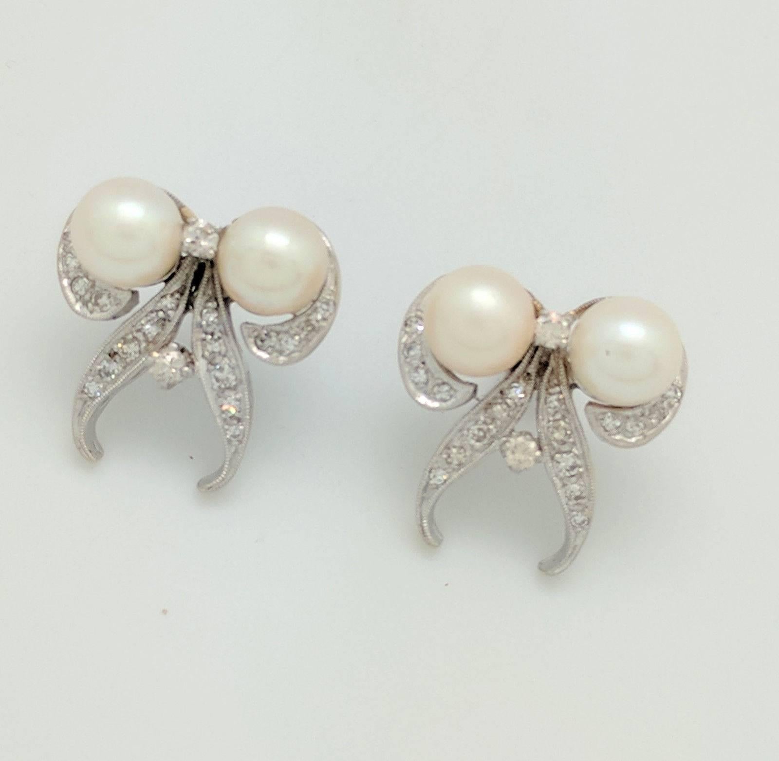 ESTATE 14K White Gold 7mm Pearl & Diamond Earrings

You are viewing a stunning pair of Estate Pearl & Diamond Earrings. These earrings are crafted from 14k white gold and weigh 7.8 grams. Each earring features (2) 7mm cultured pearls and (20)