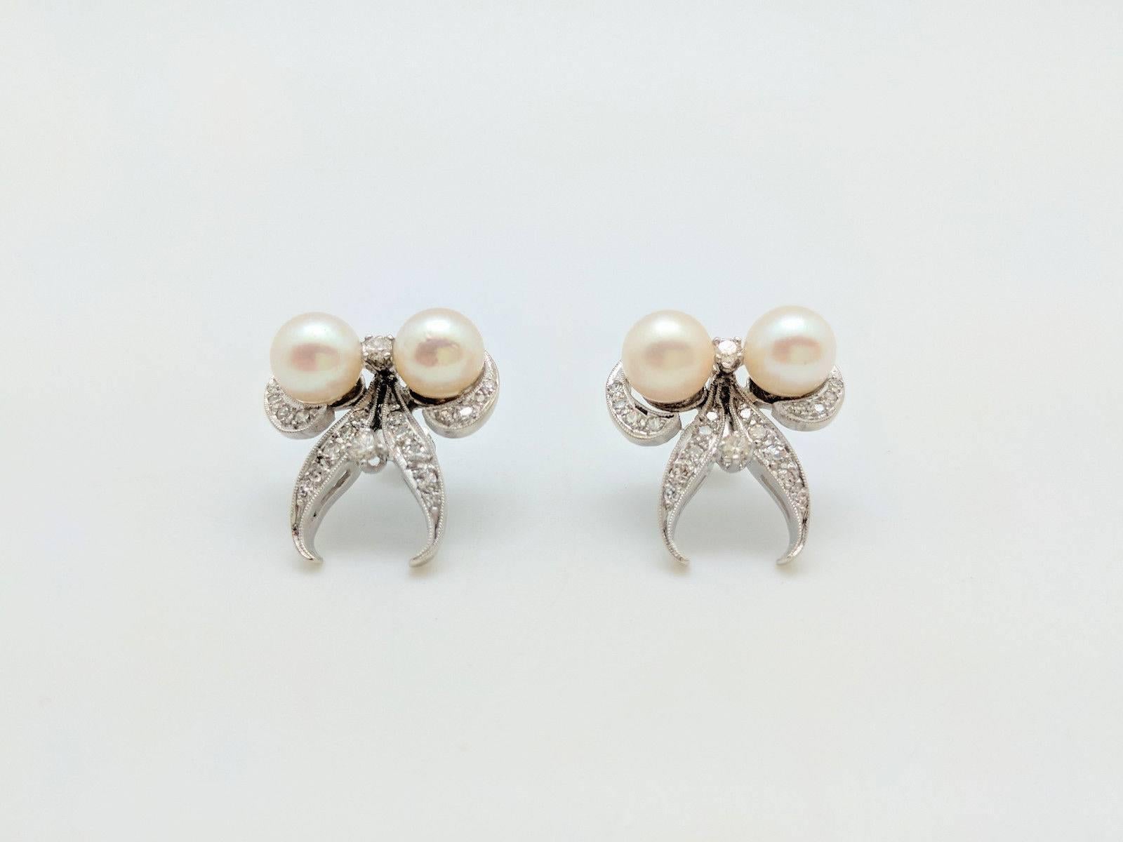 14 Karat White Gold Pearl and Diamond Earrings In Excellent Condition In Gainesville, FL