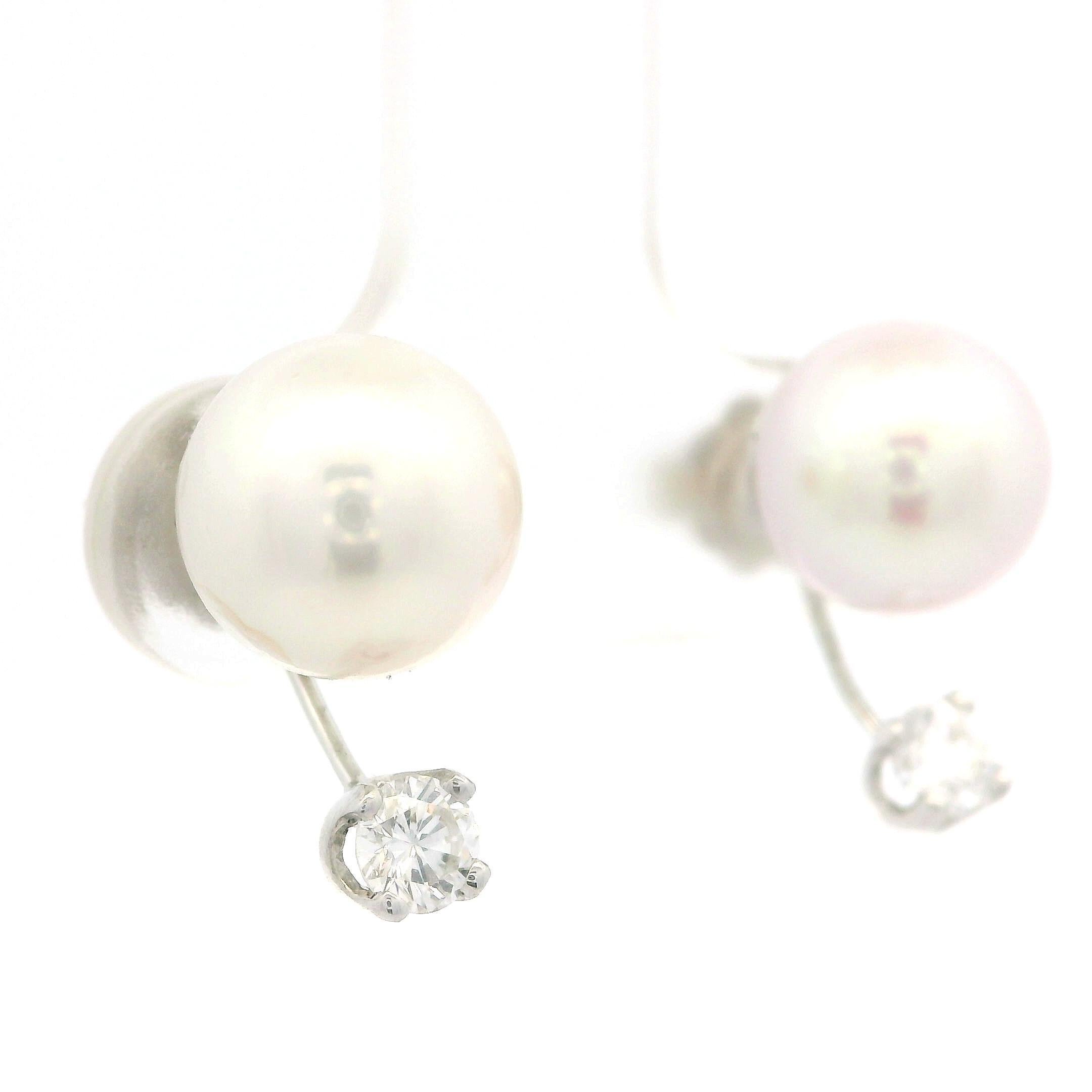 Orecchini in oro bianco 14k con perle coltivate da 8,2 mm e diamanti fluttuanti da 0,28 ct. in vendita 5