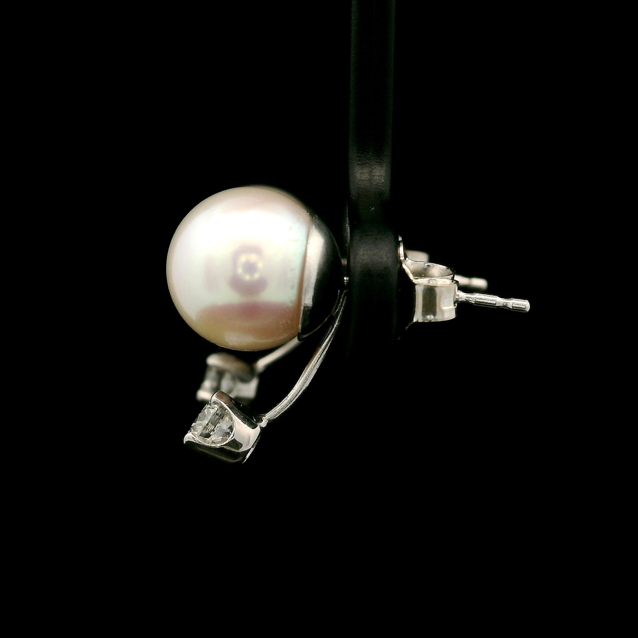 Donna Orecchini in oro bianco 14k con perle coltivate da 8,2 mm e diamanti fluttuanti da 0,28 ct. in vendita