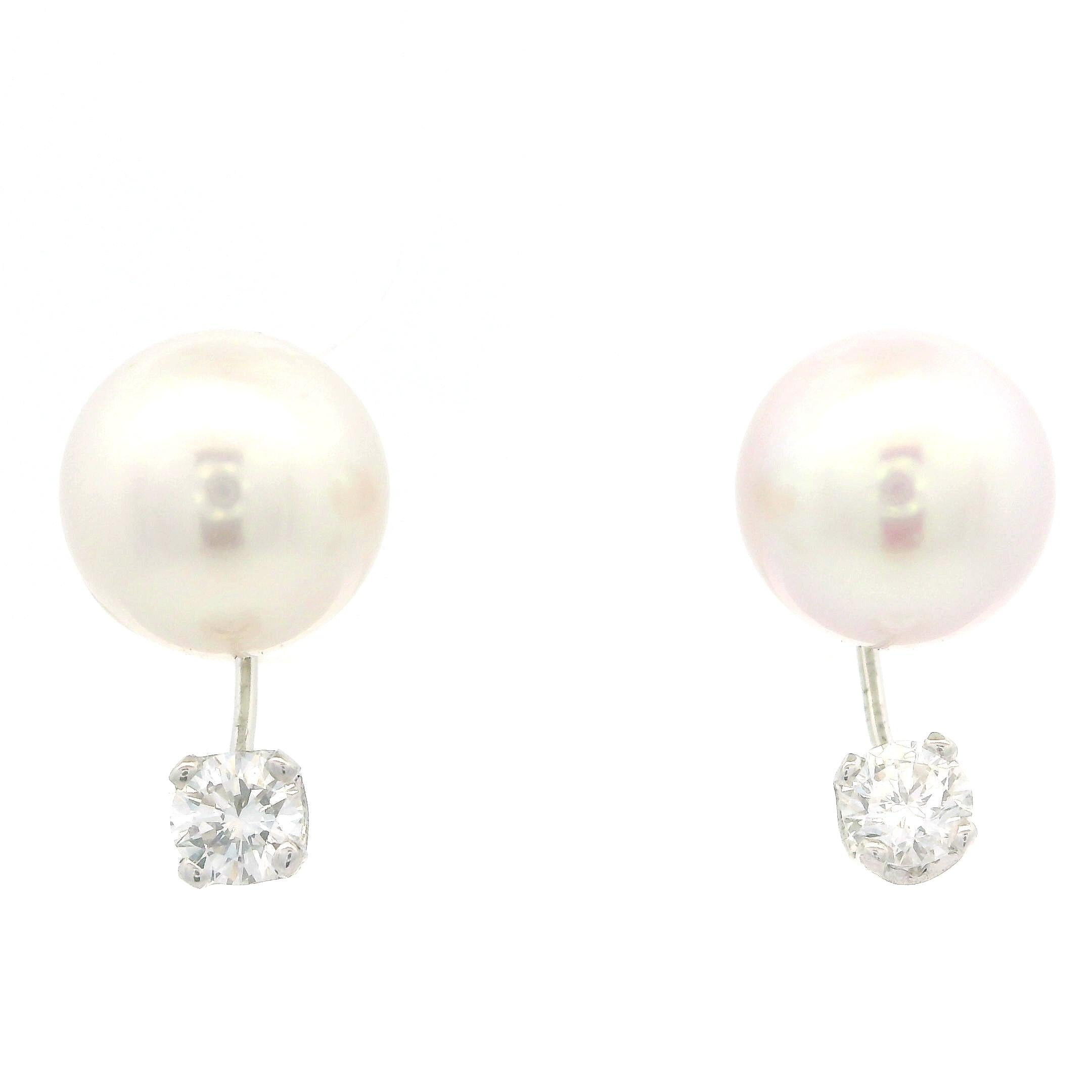 Orecchini in oro bianco 14k con perle coltivate da 8,2 mm e diamanti fluttuanti da 0,28 ct. in vendita 4