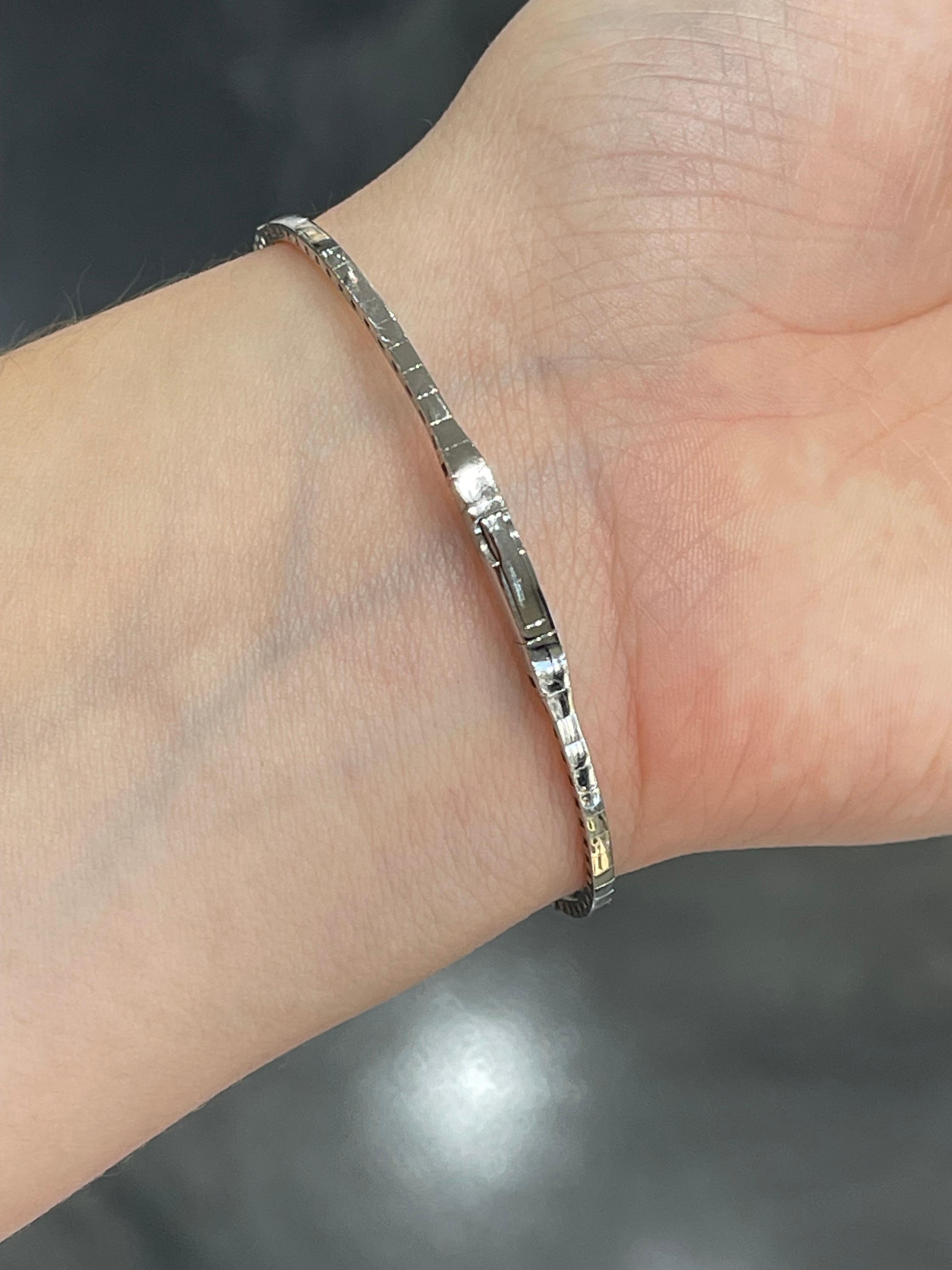 Flex-Armreif aus 14 Karat Weißgold .85 Karat Diamant im Zustand „Neu“ im Angebot in Stuart, FL