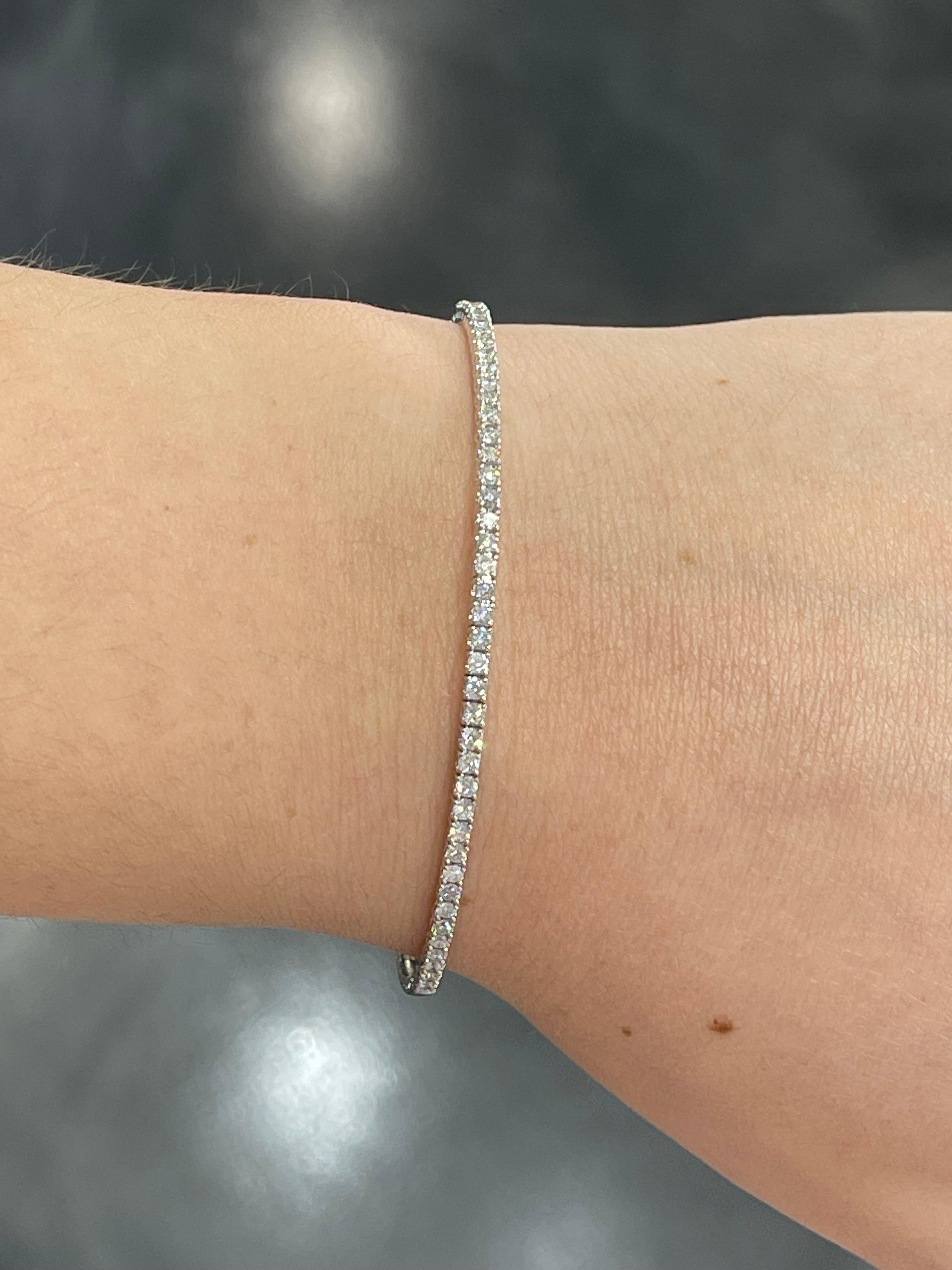Flex-Armreif aus 14 Karat Weißgold .85 Karat Diamant Damen im Angebot