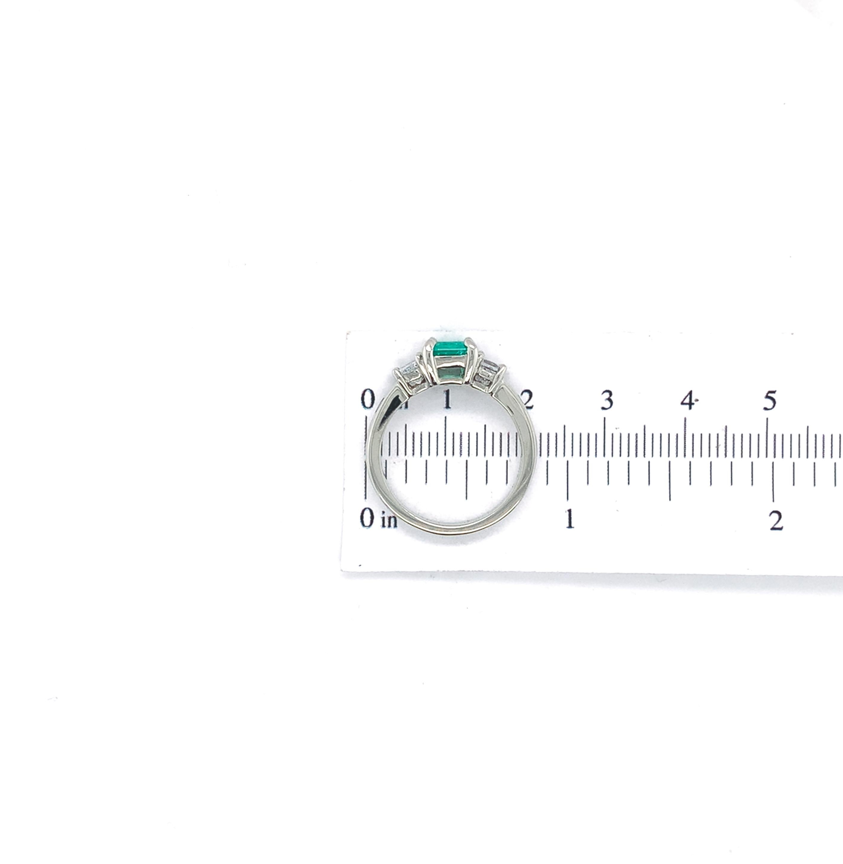 14K White Gold .90ct Colombian Emerald & Diamond Ring with Report For Sale 5