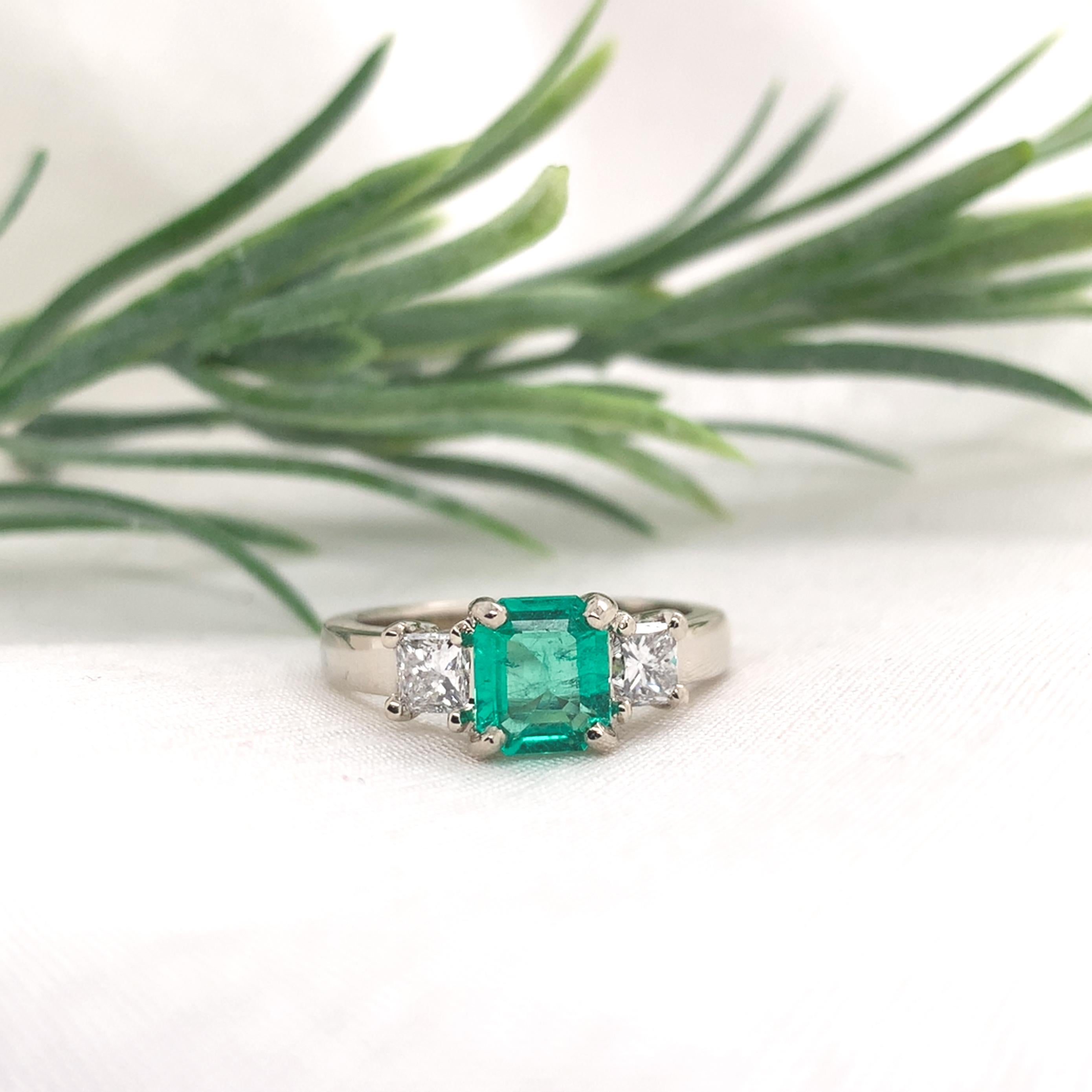14K White Gold .90ct Colombian Emerald & Diamond Ring with Report For Sale 1