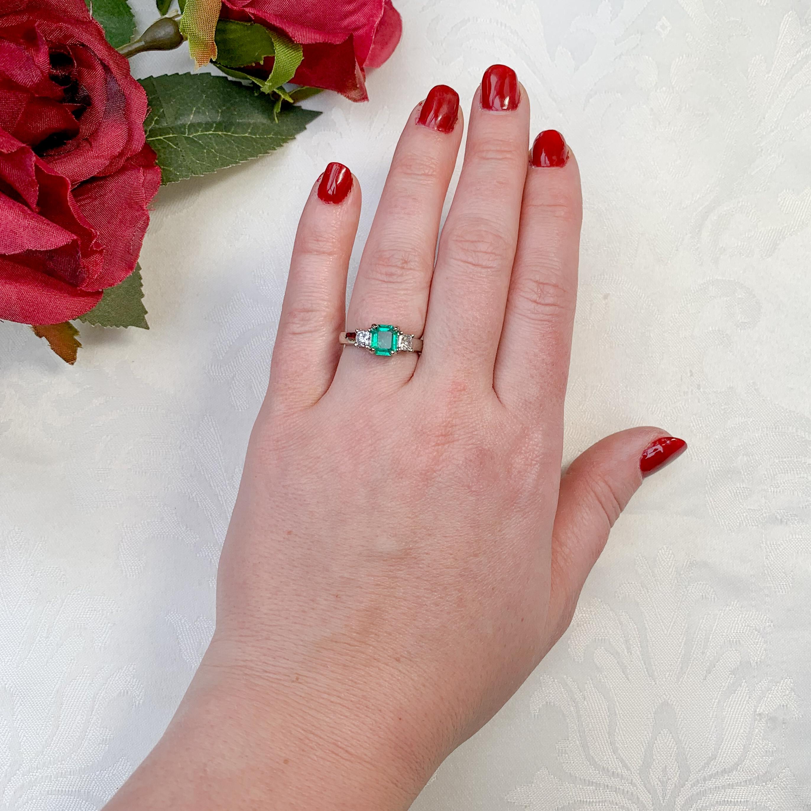 14K White Gold .90ct Colombian Emerald & Diamond Ring with Report For Sale 2