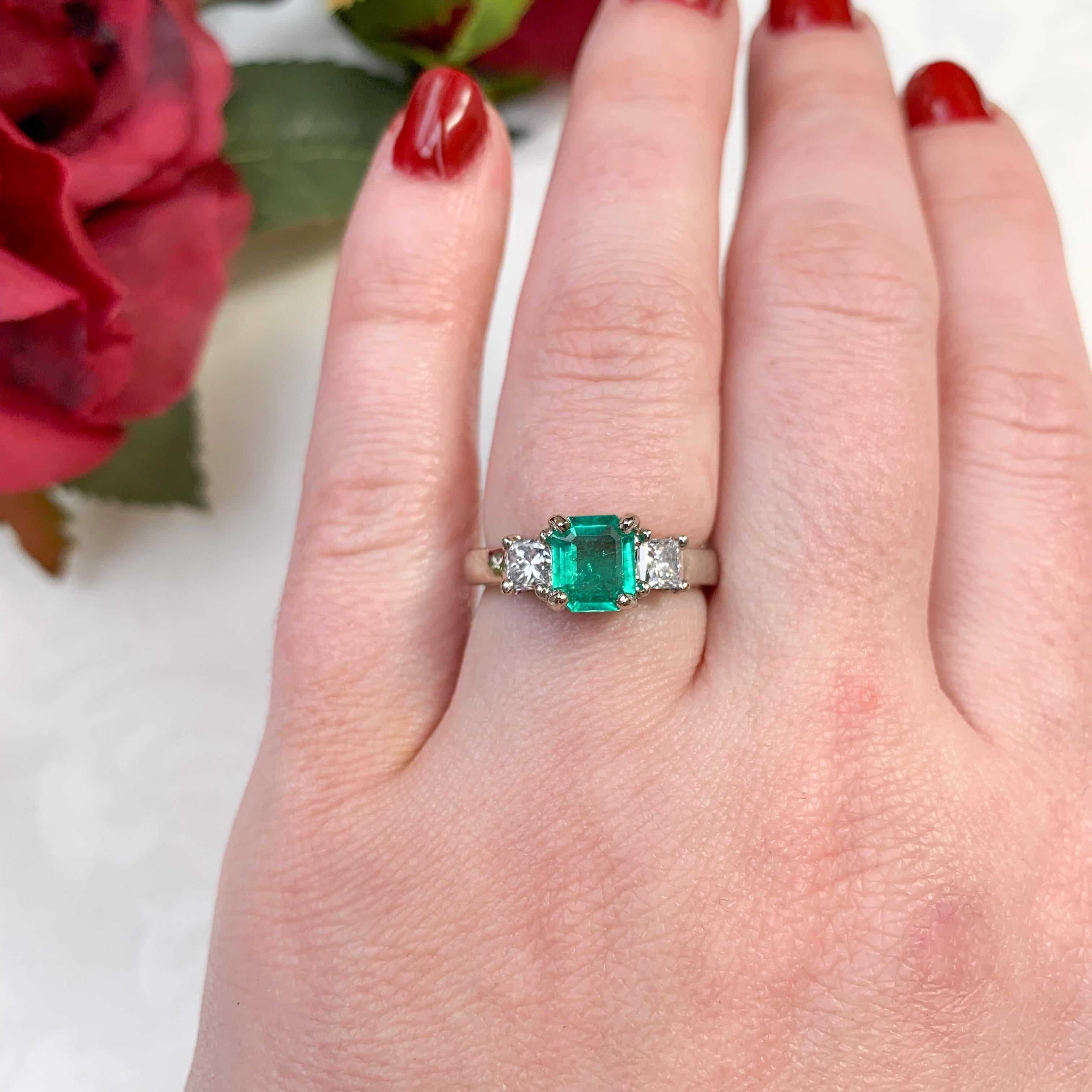 14K White Gold .90ct Colombian Emerald & Diamond Ring with Report For Sale 3