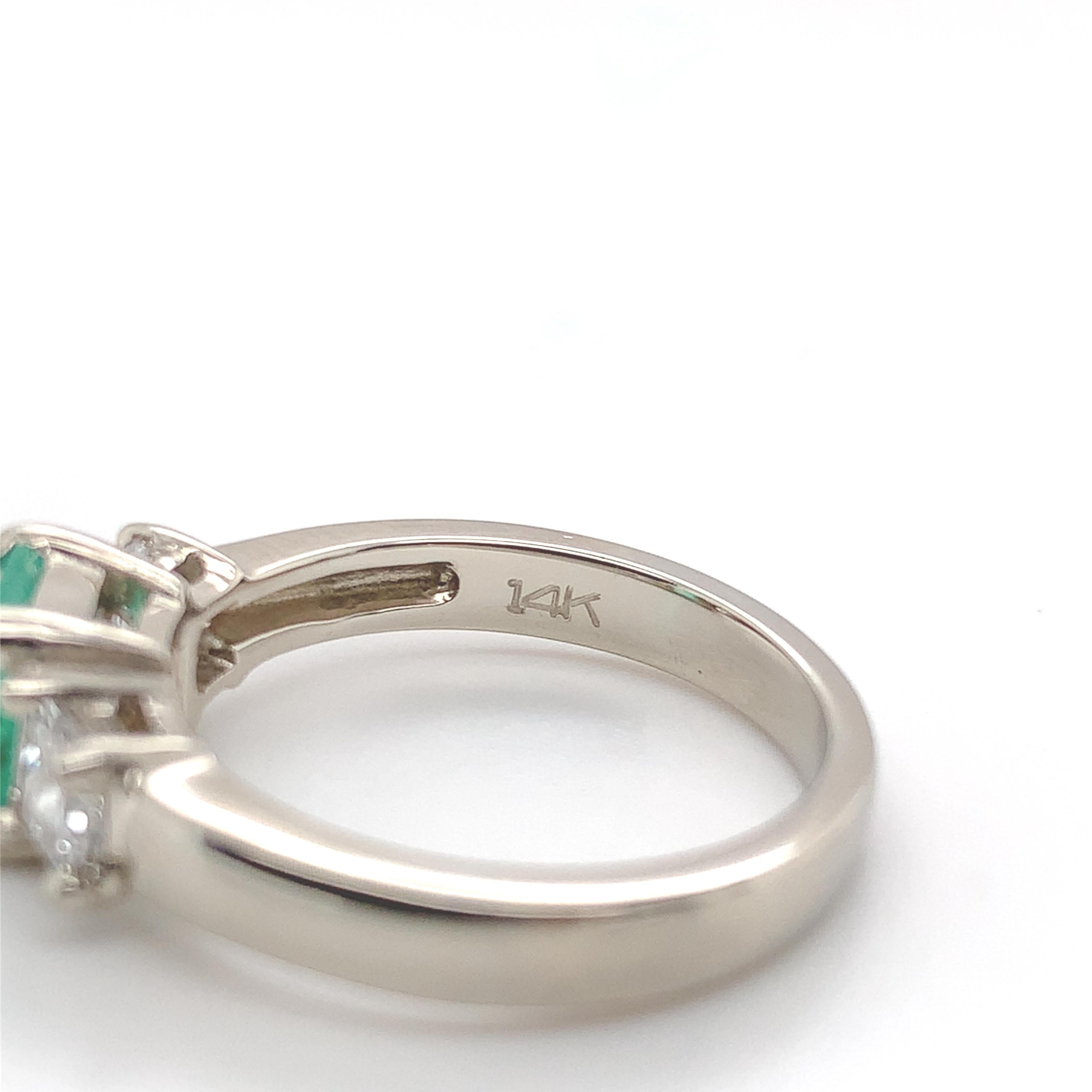 14K White Gold .90ct Colombian Emerald & Diamond Ring with Report For Sale 4