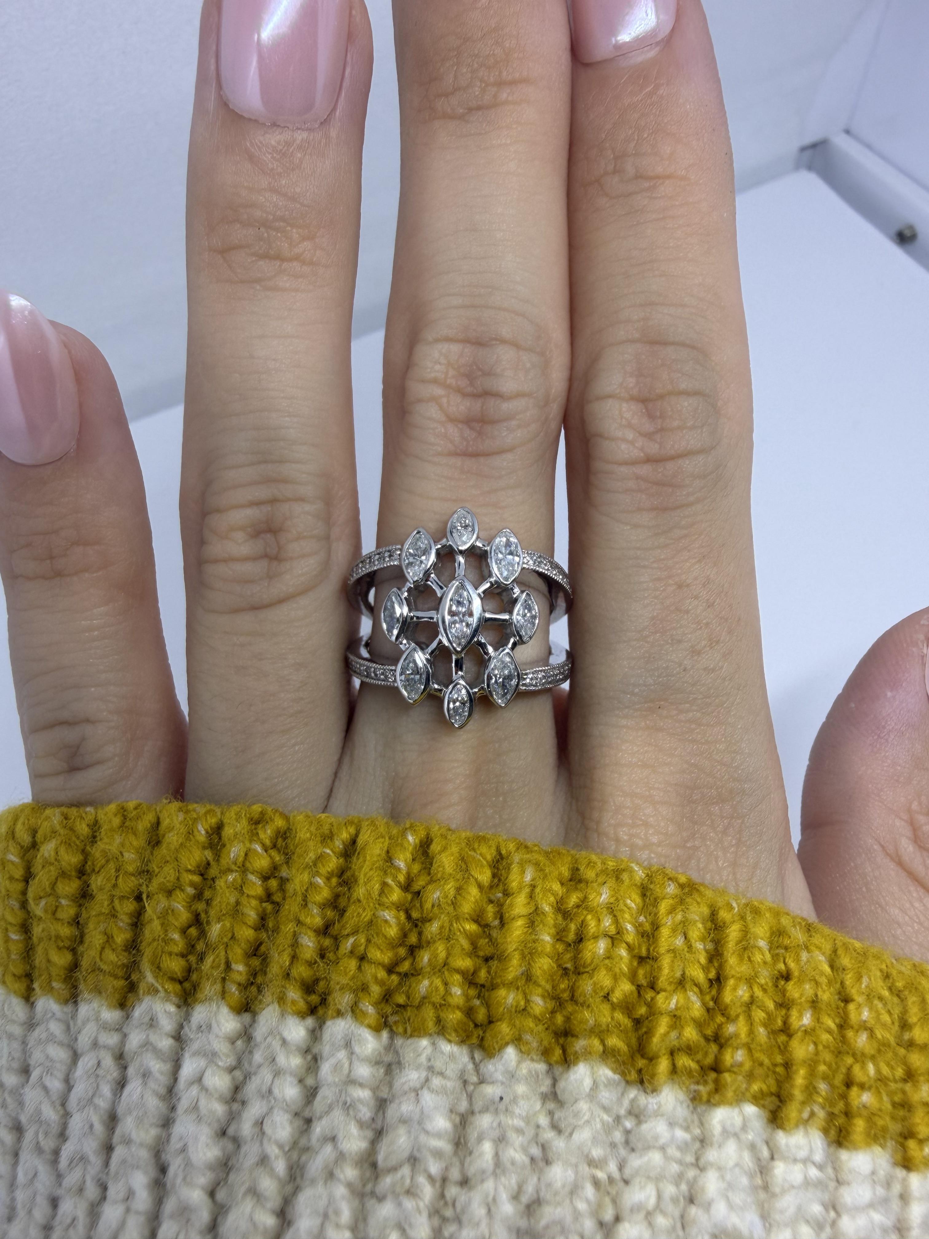 Anillo de oro blanco de 14 quilates con diamantes talla marquesa de 0,93 quilates Corte marquesa en venta