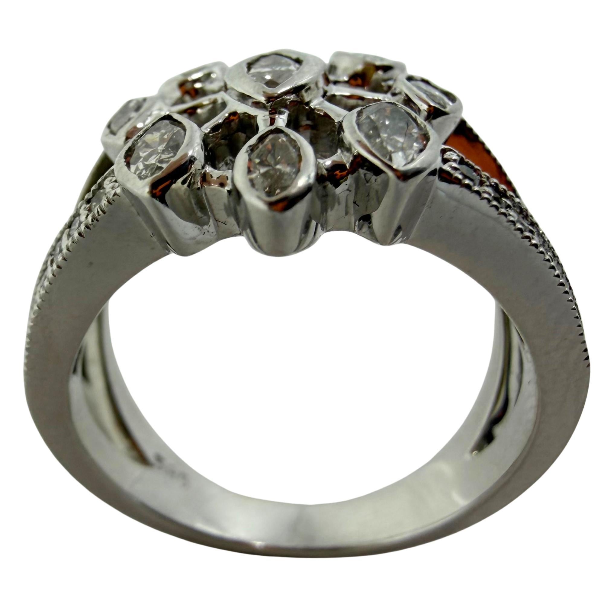 Anillo de oro blanco de 14 quilates con diamantes talla marquesa de 0,93 quilates en venta 3