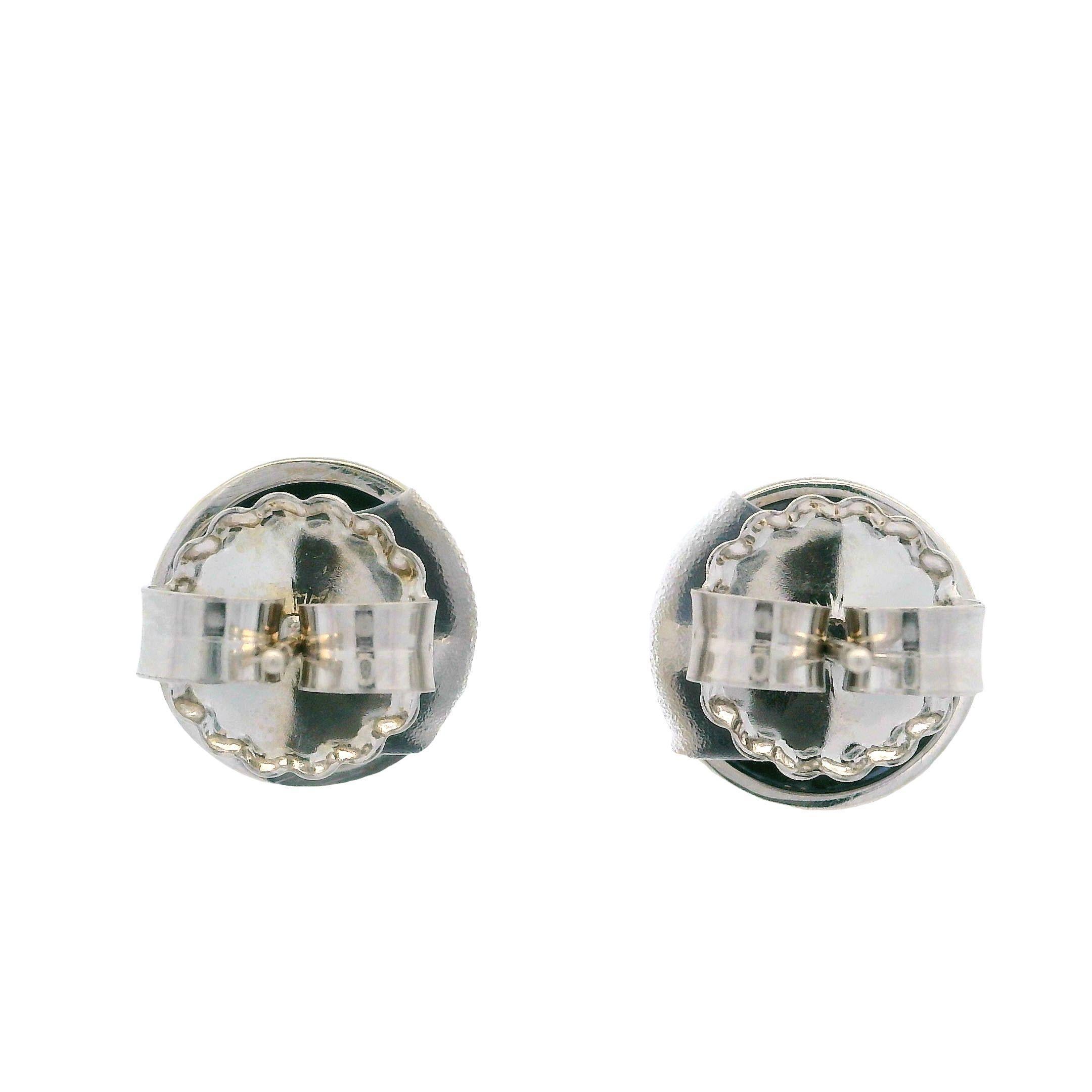 Orecchini con castone di labradorite in oro bianco 14k da 9,4 mm con grandi farfalle in vendita 1