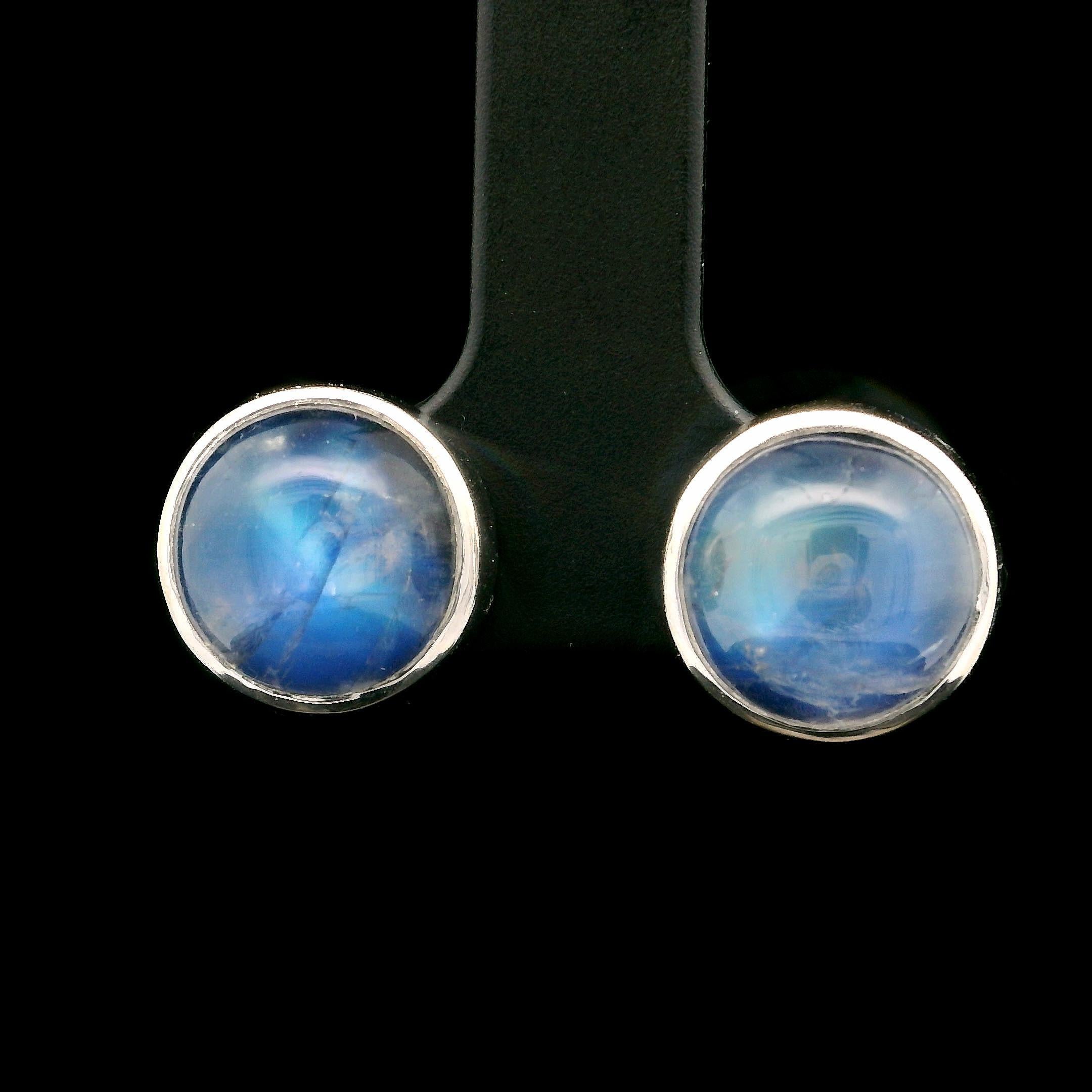 Orecchini con castone di labradorite in oro bianco 14k da 9,4 mm con grandi farfalle in vendita 2