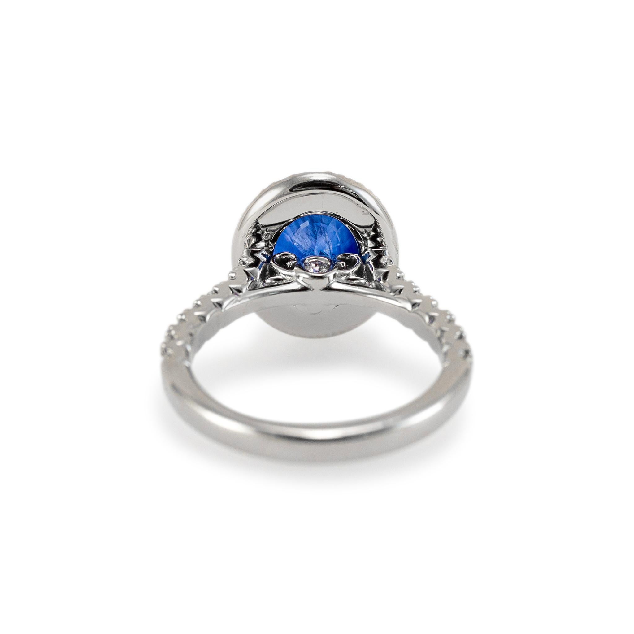 De las mujeres Anillo de cóctel de oro blanco de 14 quilates AGL Ceilán 3,54 ct Zafiro ovalado Halo de diamantes en venta