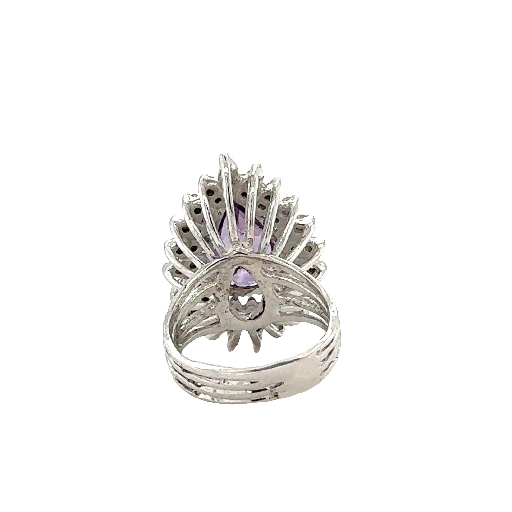 Ring aus 14 Karat Weißgold mit Amethyst und Diamant (Tropfenschliff)