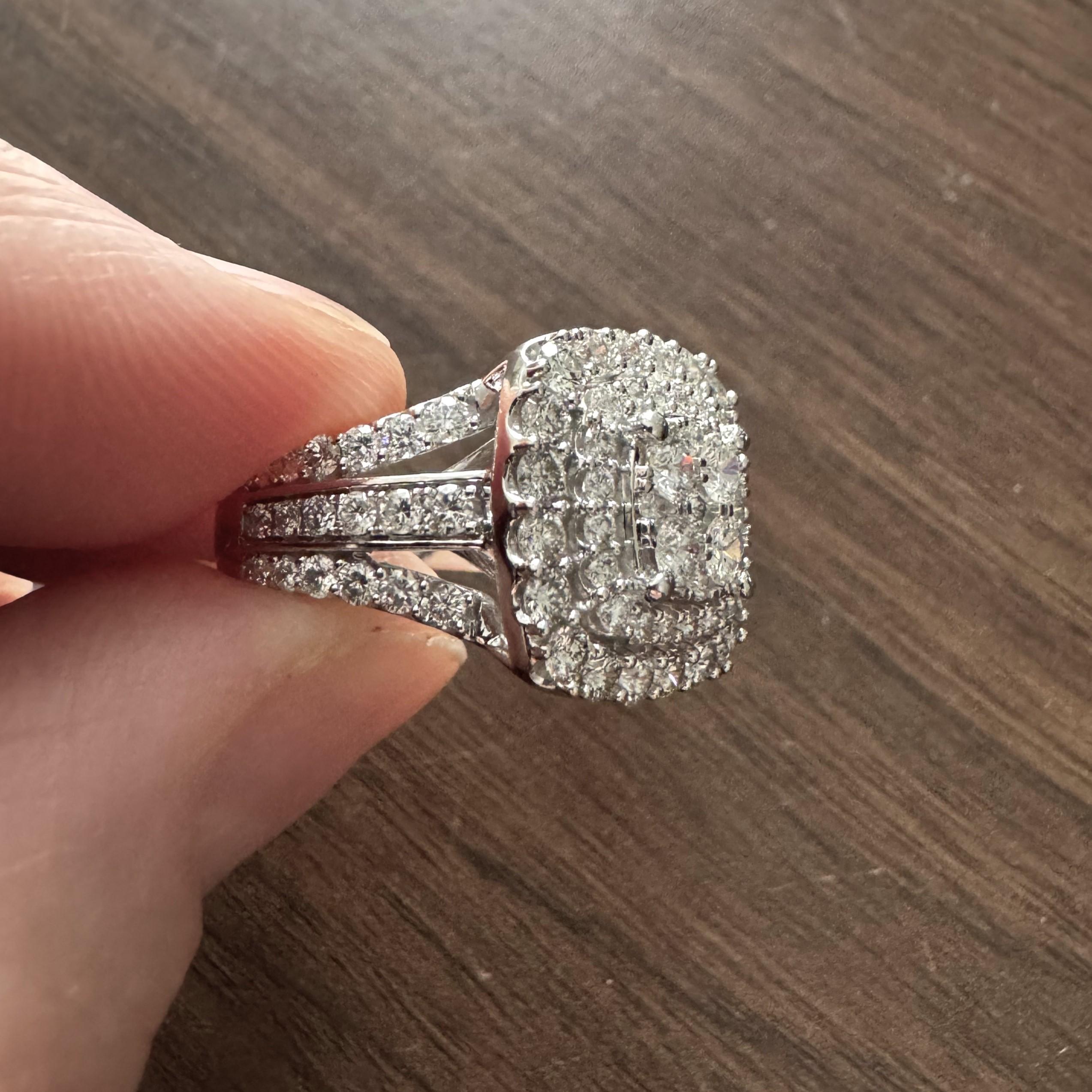 14k Weißgold und 3,25cttw Diamant-Cluster-Ring Größe 6,75 (Rundschliff)