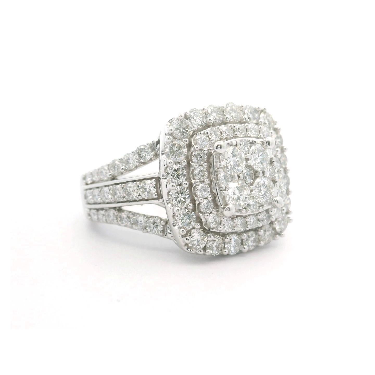 14k Weißgold und 3,25cttw Diamant-Cluster-Ring Größe 6,75 im Zustand „Gut“ in Guilford, CT