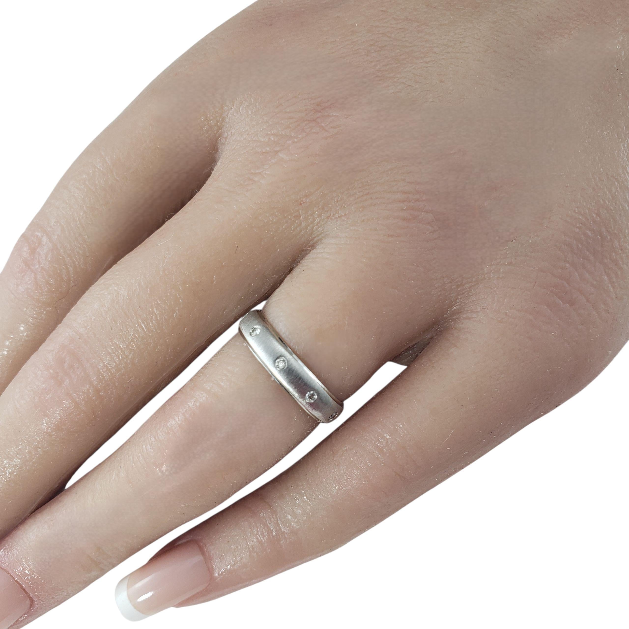 Bague en or blanc 14K et diamant Taille 6 #23002 en vente 3