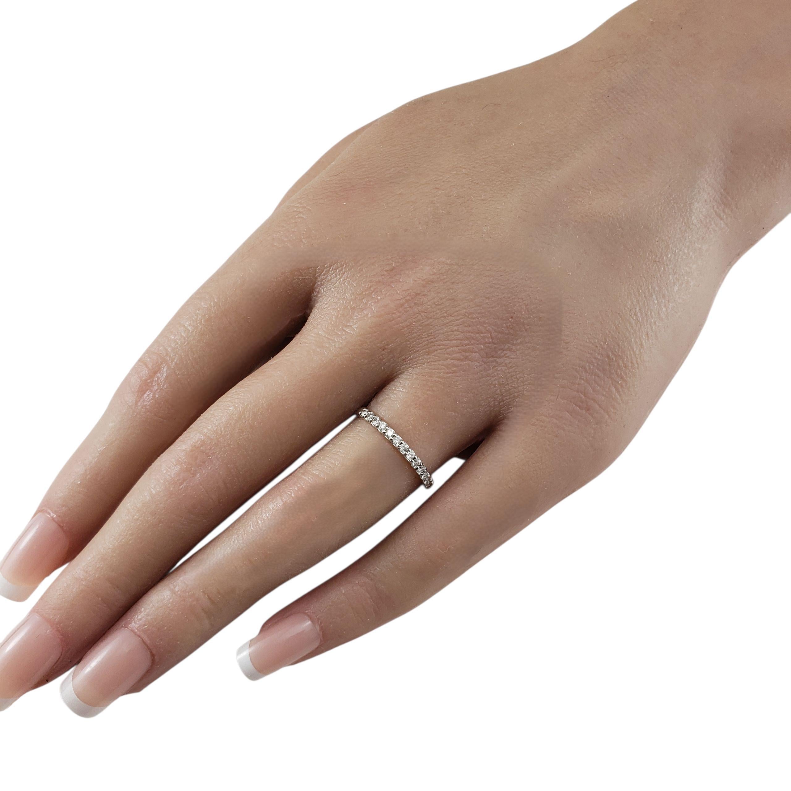 14K Weißgold und Diamant Band Ring Größe 7 #23304 Damen im Angebot