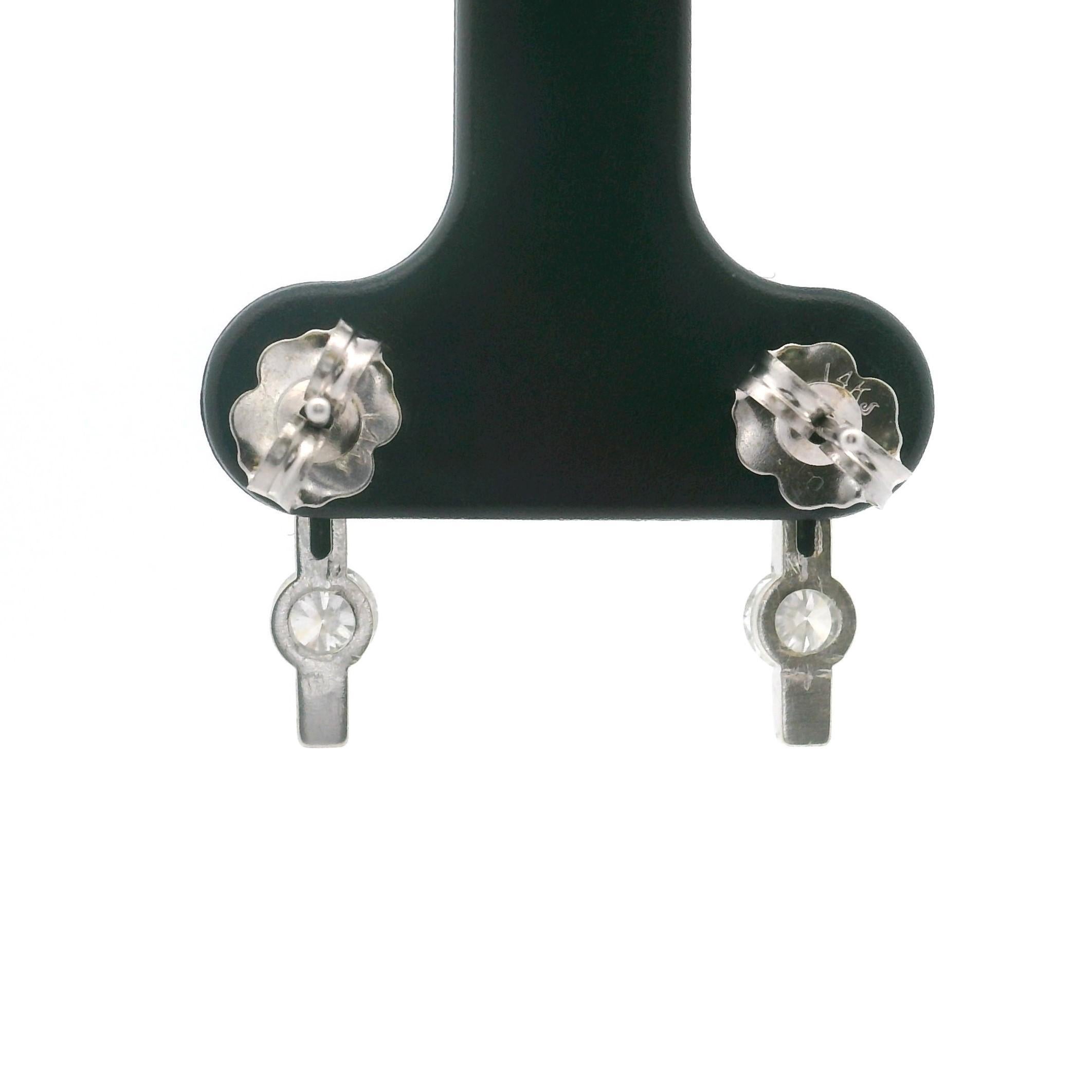 14k White Gold and Diamond Bar Stud Earrings In Good Condition In Guilford, CT