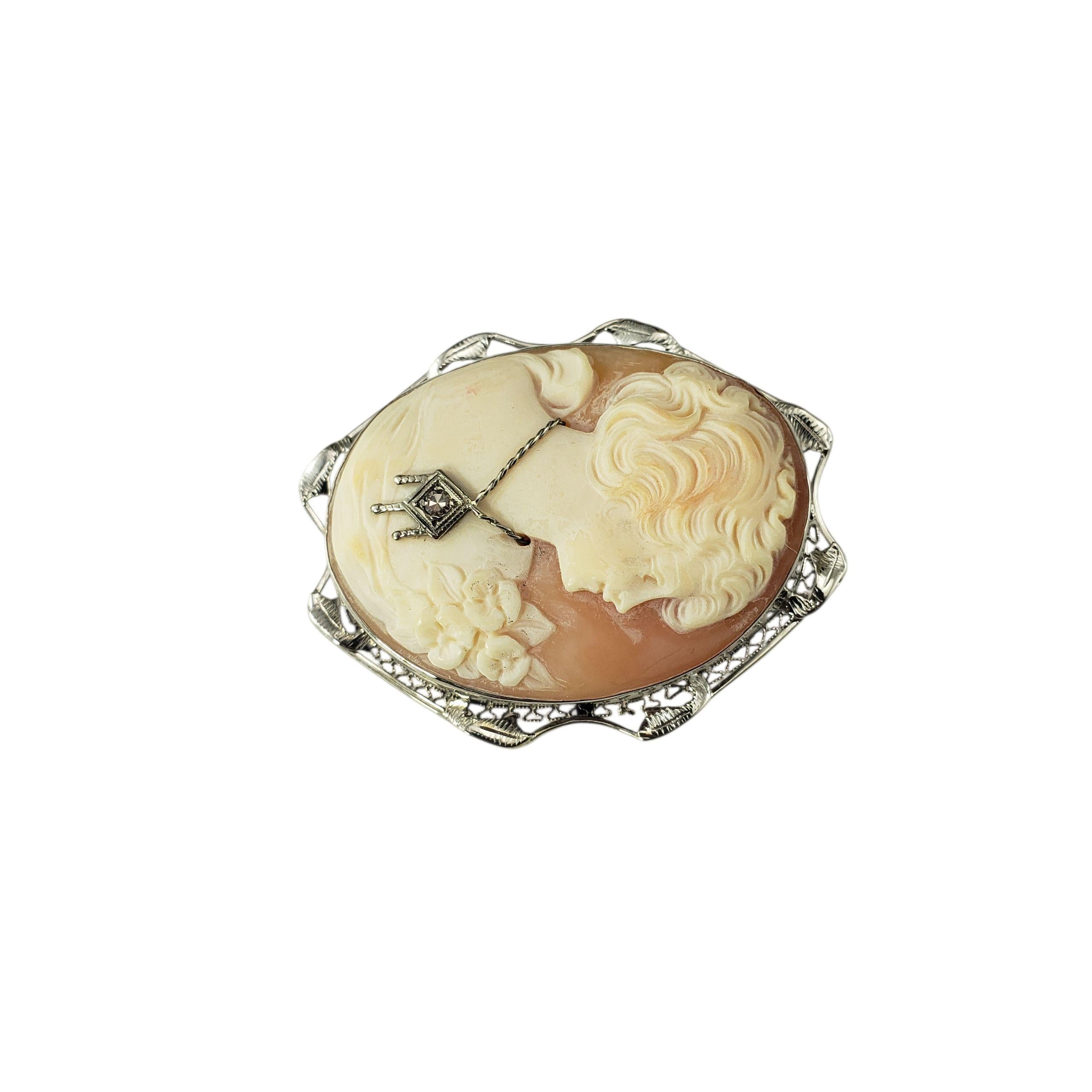14K Weißgold und Diamant Cameo Brosche/Anhänger #22985 (Rundschliff) im Angebot